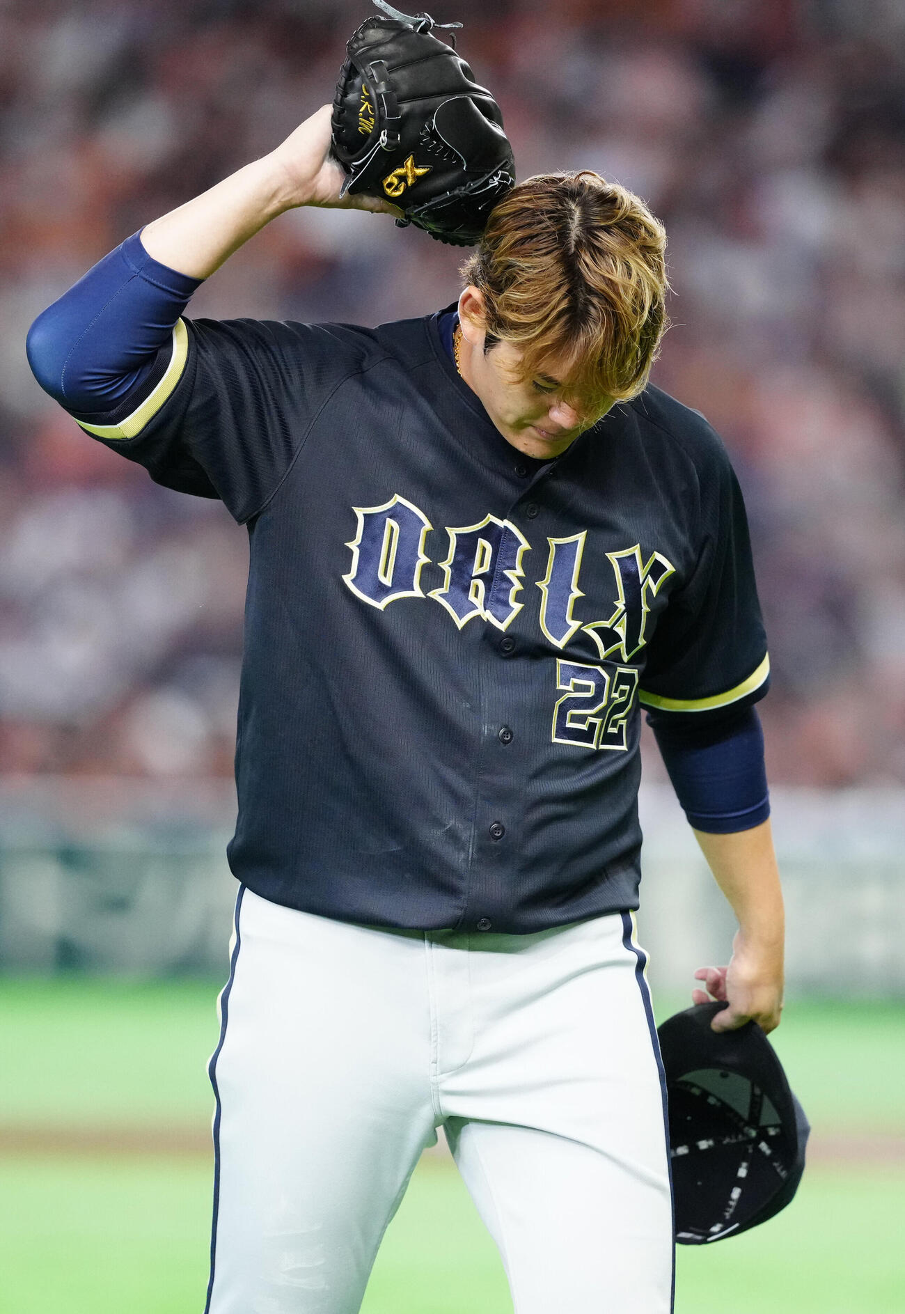 巨人対オリックス　6回途中、降板するオリックス先発の九里亜蓮（撮影・江口和貴）