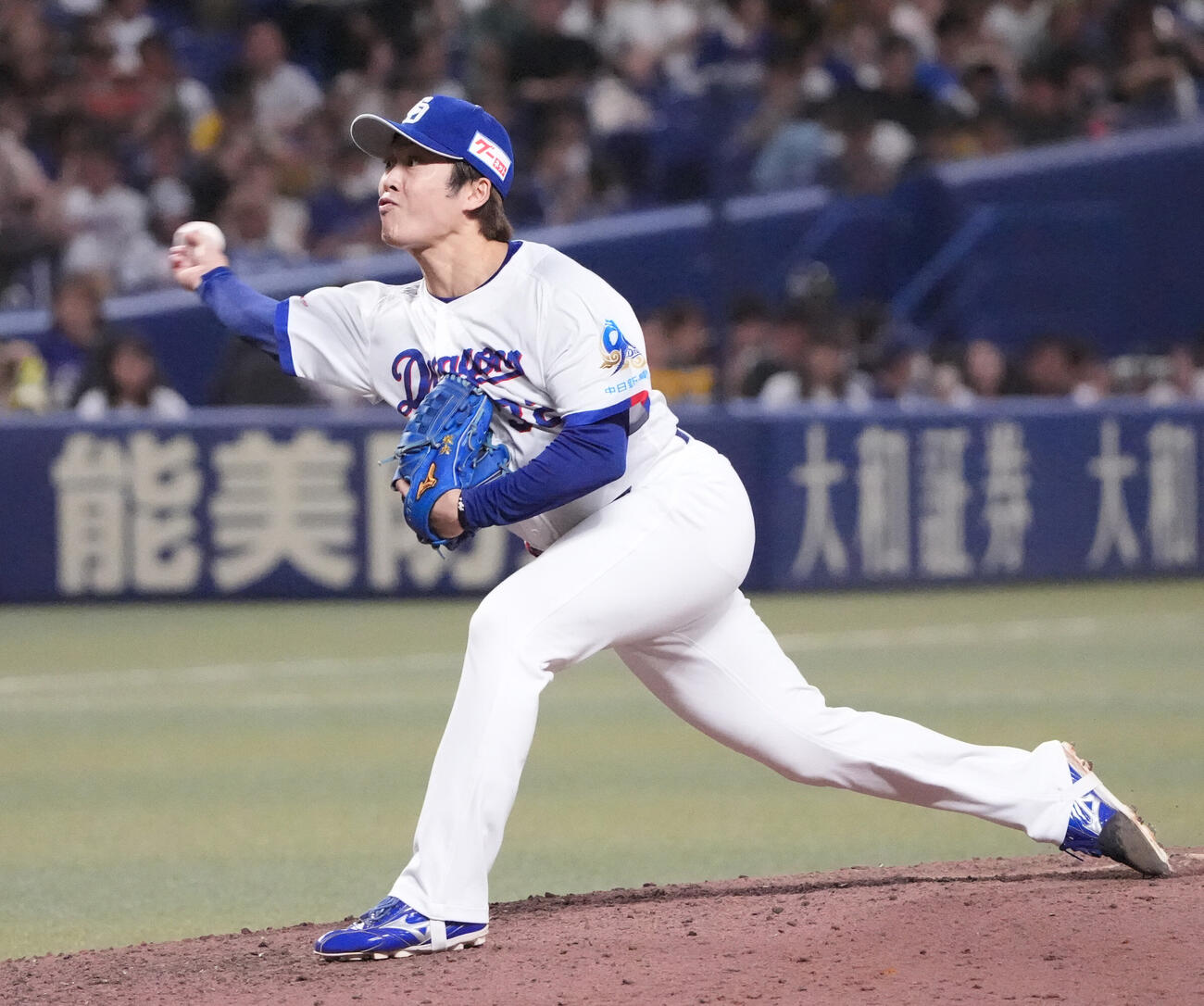 中日対ソフトバンク　9回表、中日4番手で登板する伊藤茉央（撮影・森本幸一）