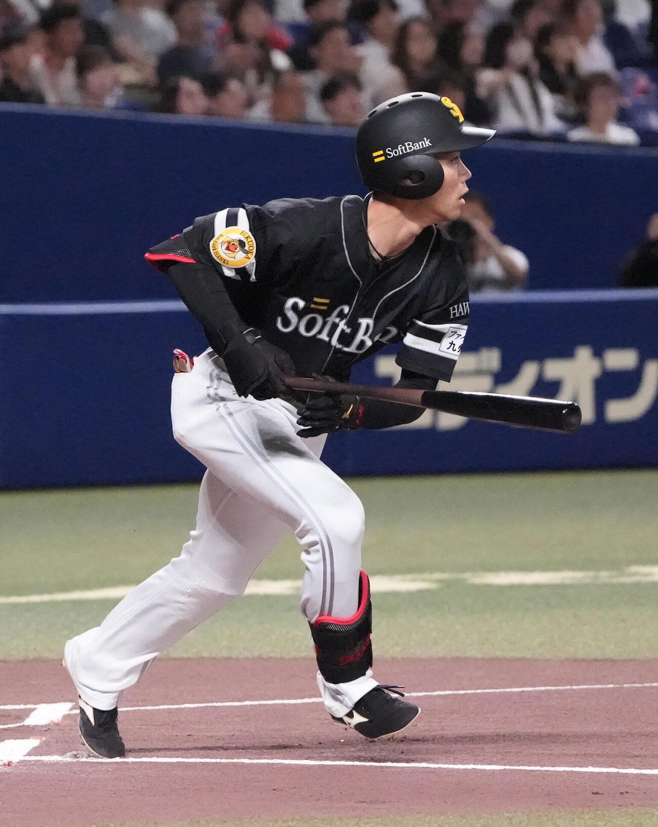 中日対ソフトバンク　1回表ソフトバンク1死、安打を放つ庄子雄大（撮影・森本幸一）