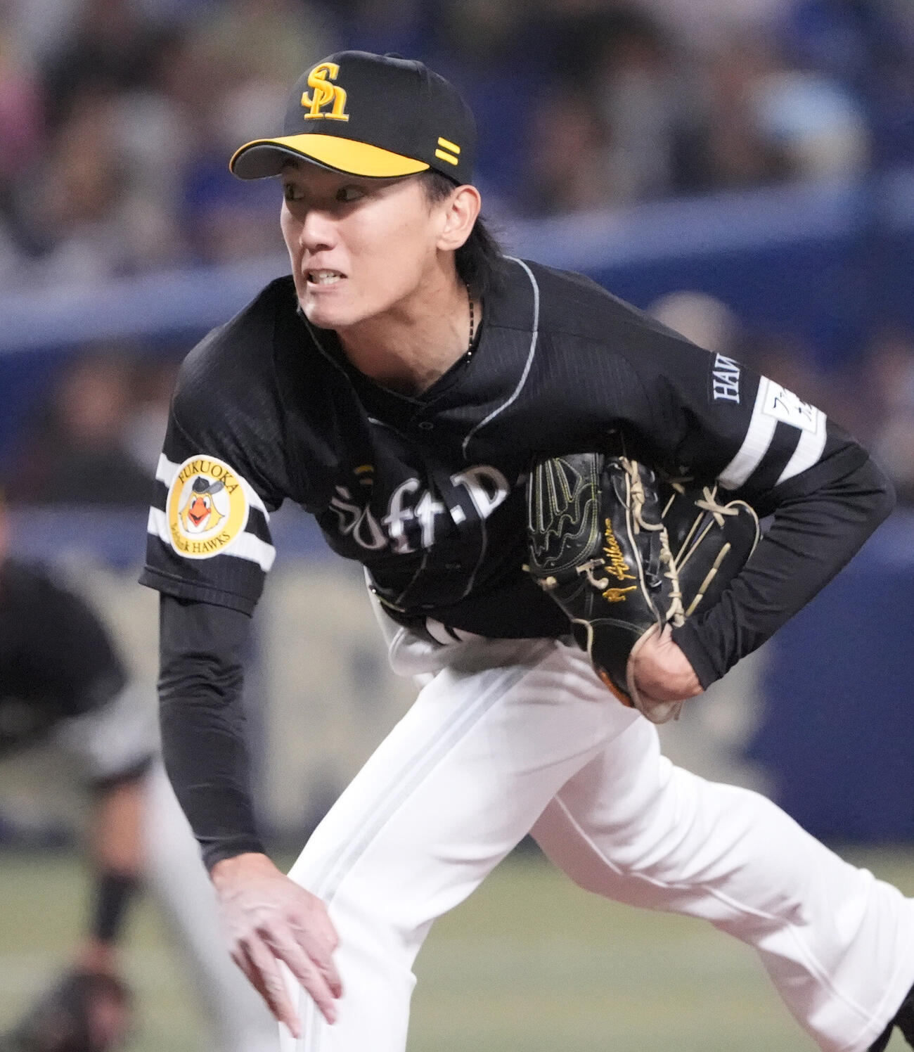 中日対ソフトバンク　1回裏、登板するソフトバンク先発の大津亮介（撮影・森本幸一）