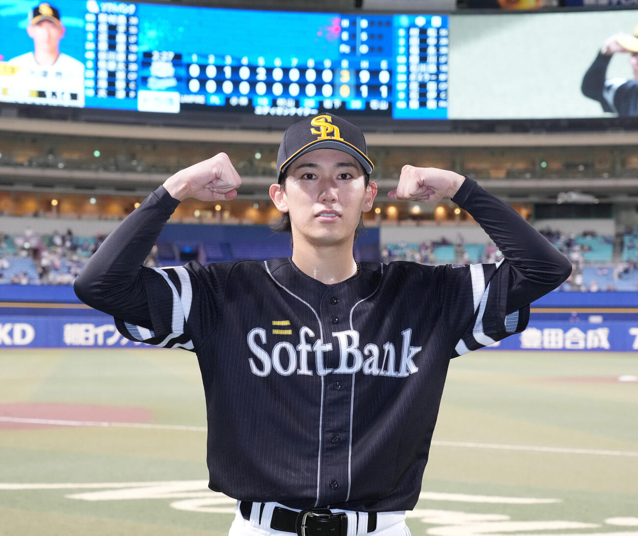 中日対ソフトバンク　ヒーローインタビューを終えポーズを決める大津亮介（撮影・森本幸一）