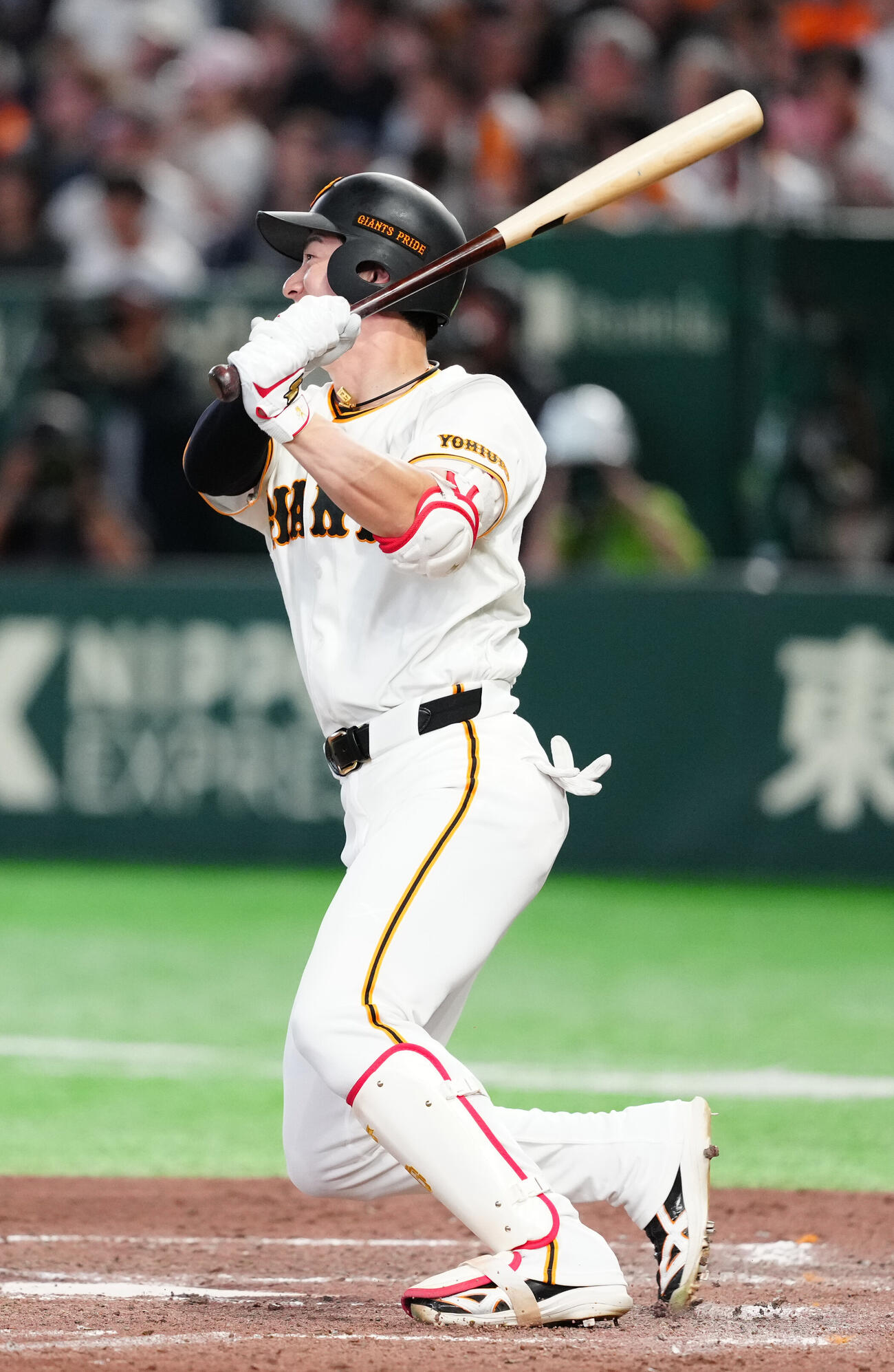 巨人対オリックス　5回裏巨人1死一、二塁、適時二塁打を放つ松本剛（撮影・江口和貴）