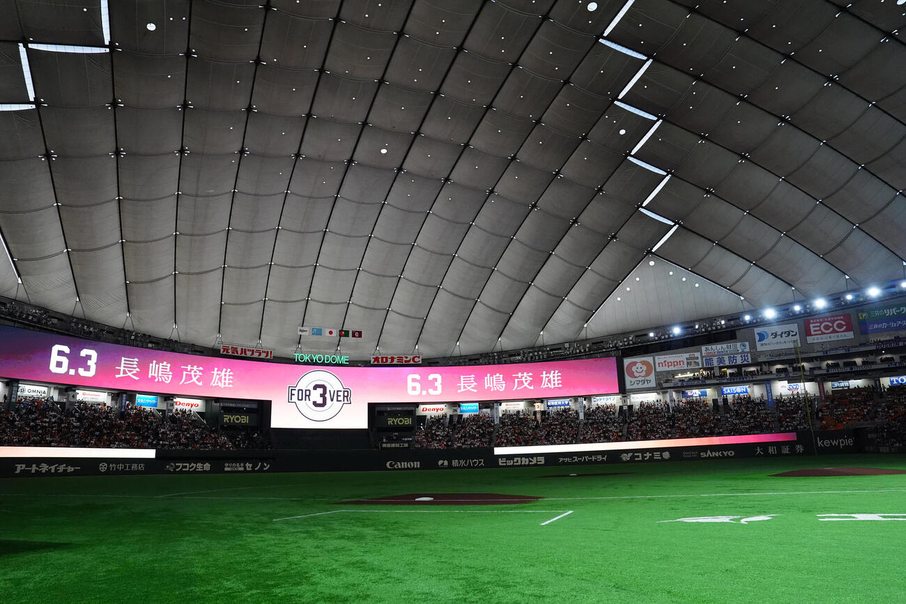 交流戦　巨人対オリックス　巨人長嶋茂雄終身名誉監督の一周忌で「FOR3VER 6．3～長嶋茂雄～」として開催される試合前、映像がビジョンで流される（撮影・江口和貴）