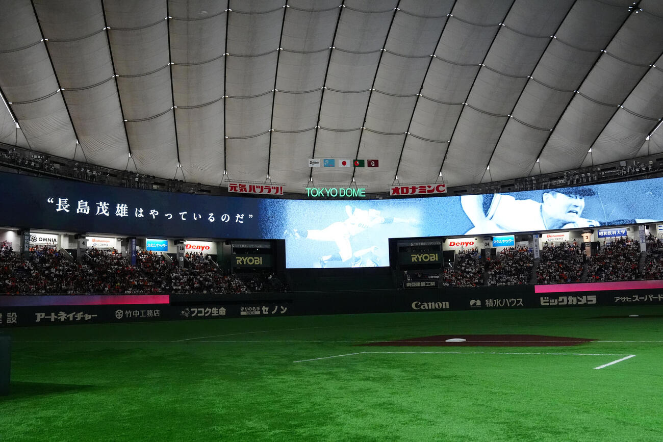 交流戦　巨人対オリックス　巨人長嶋茂雄終身名誉監督の一周忌で「FOR3VER 6．3～長嶋茂雄～」として開催される試合前、映像がビジョンで流される（撮影・江口和貴）