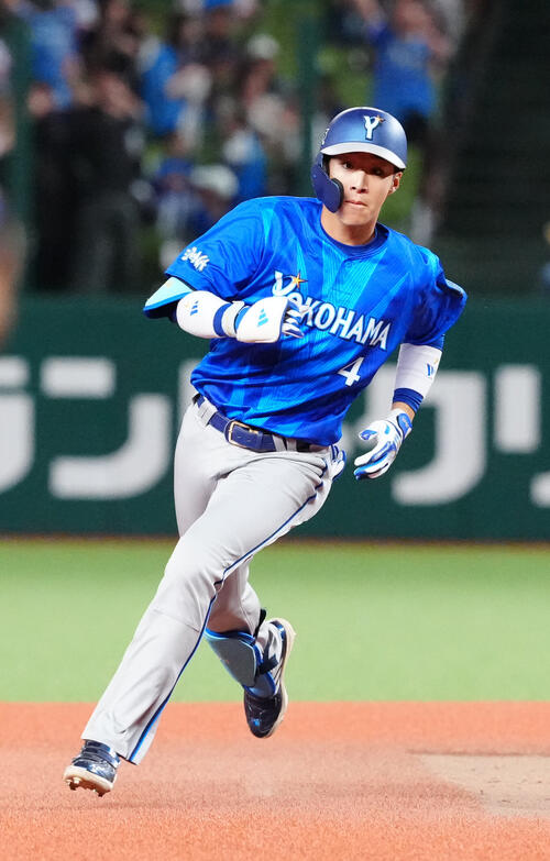 ヤクルト】DeNA度会隆輝の母＆兄がファーストピッチ「球場で働く人」父