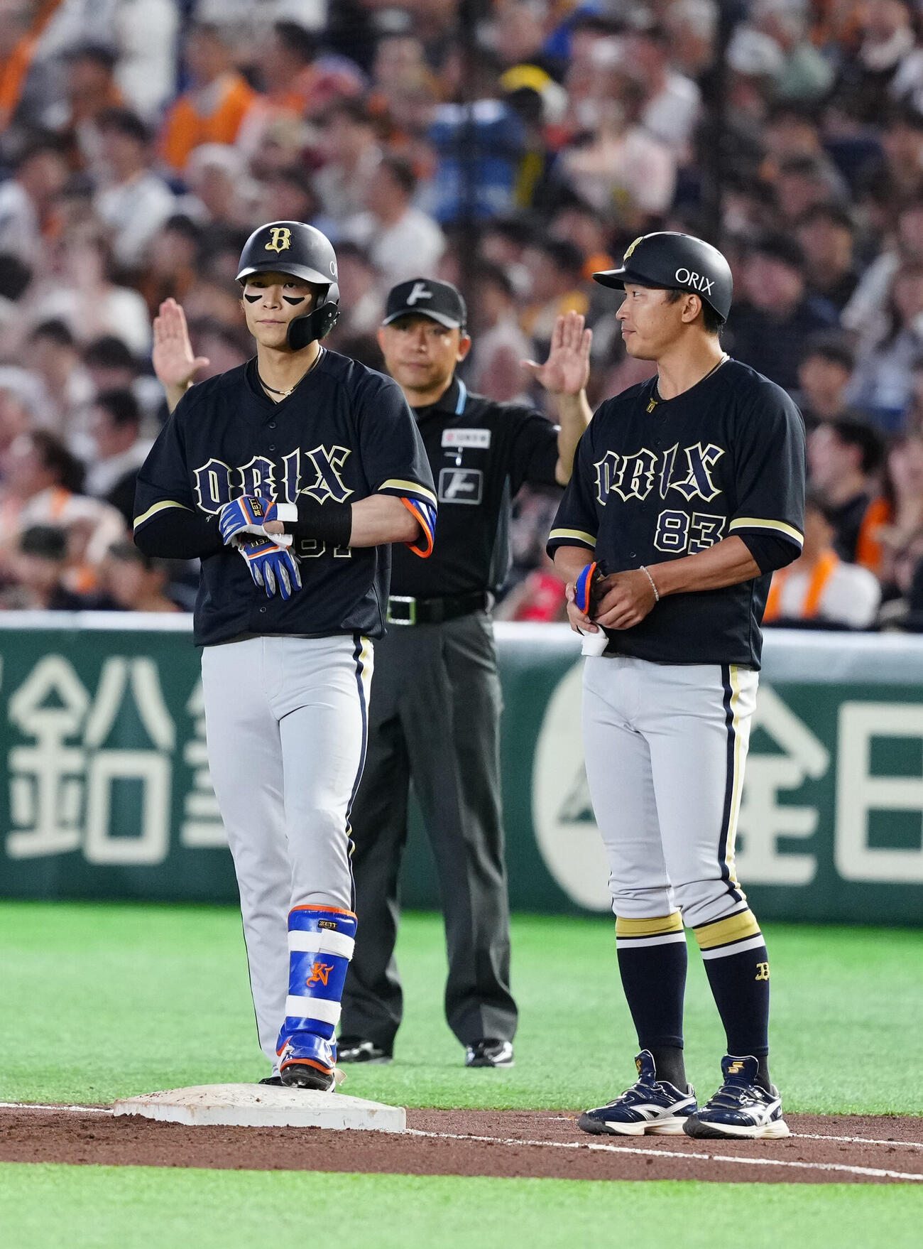 交流戦　巨人対オリックス　6回表オリックス無死一、三塁、先制適時打を放った中川圭太（左）（撮影・江口和貴）