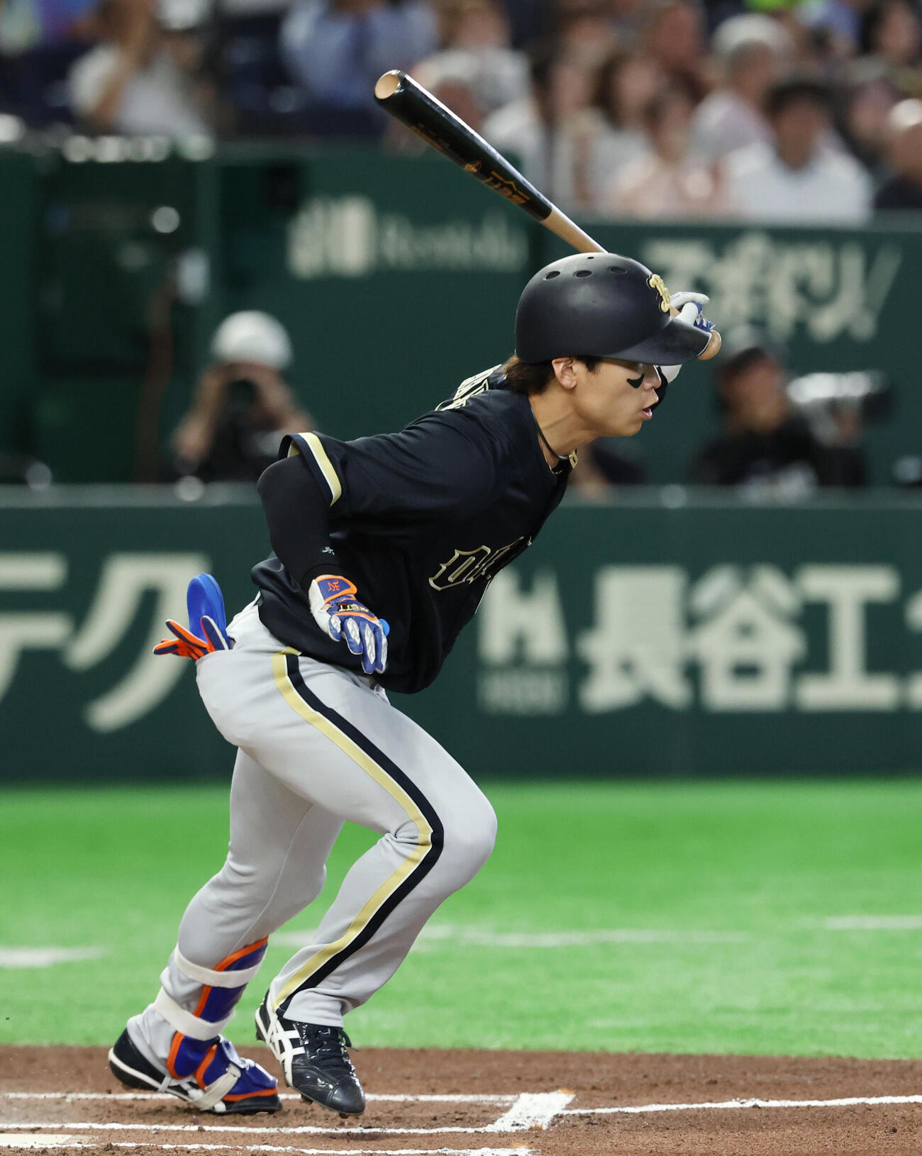 巨人対オリックス　6回表オリックス無死一、三塁、適時打を放つ中川圭太（撮影・増田悦実）