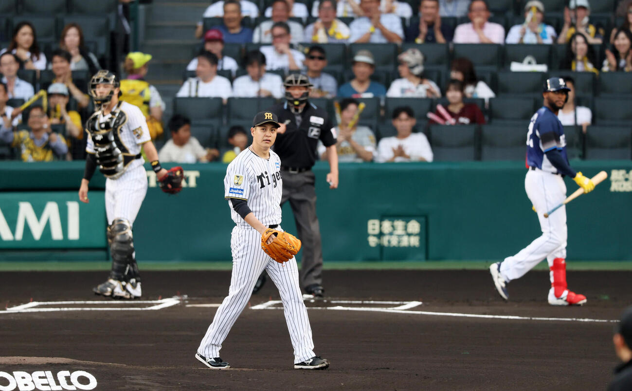 阪神対西武　1回表西武無死、大竹耕太郎はアレクサンダー・カナリオを三振に仕留める（撮影・加藤哉）