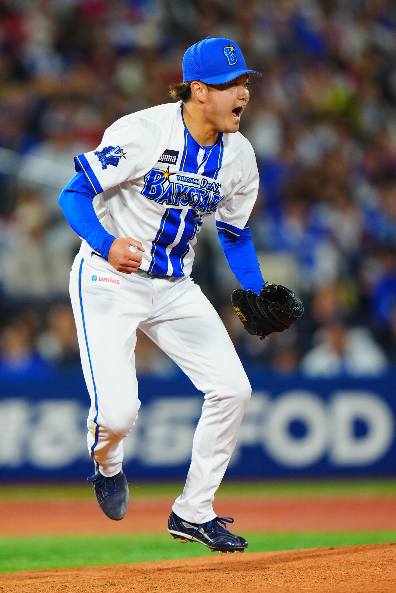 DeNA対楽天　6回表楽天2死二、三塁、黒川史陽を空振り三振に仕留め雄たけびをあげる石田裕太郎（撮影・垰建太）