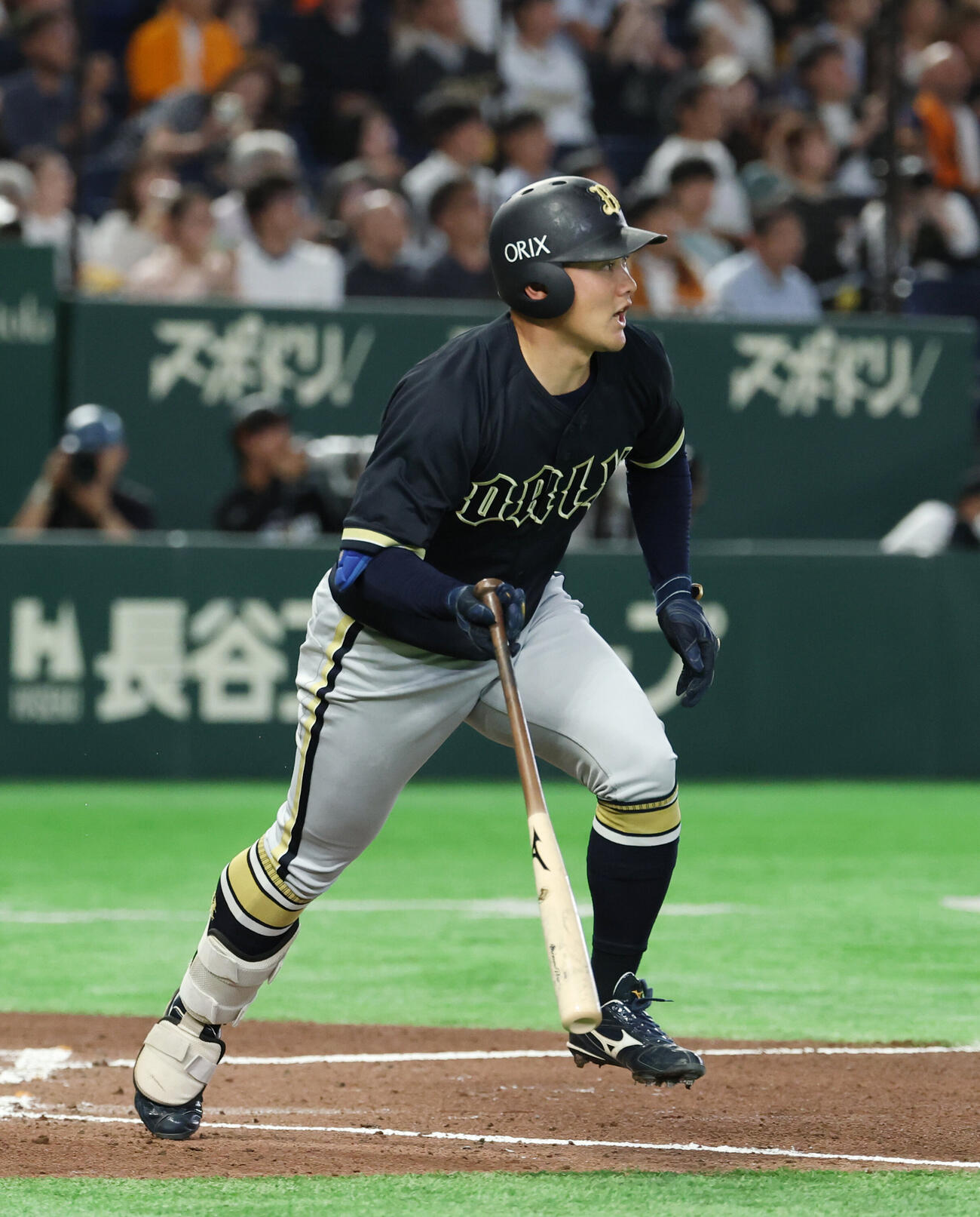 巨人対オリックス　8回表オリックス2死、本塁打を放つ野口智哉（撮影・増田悦実）