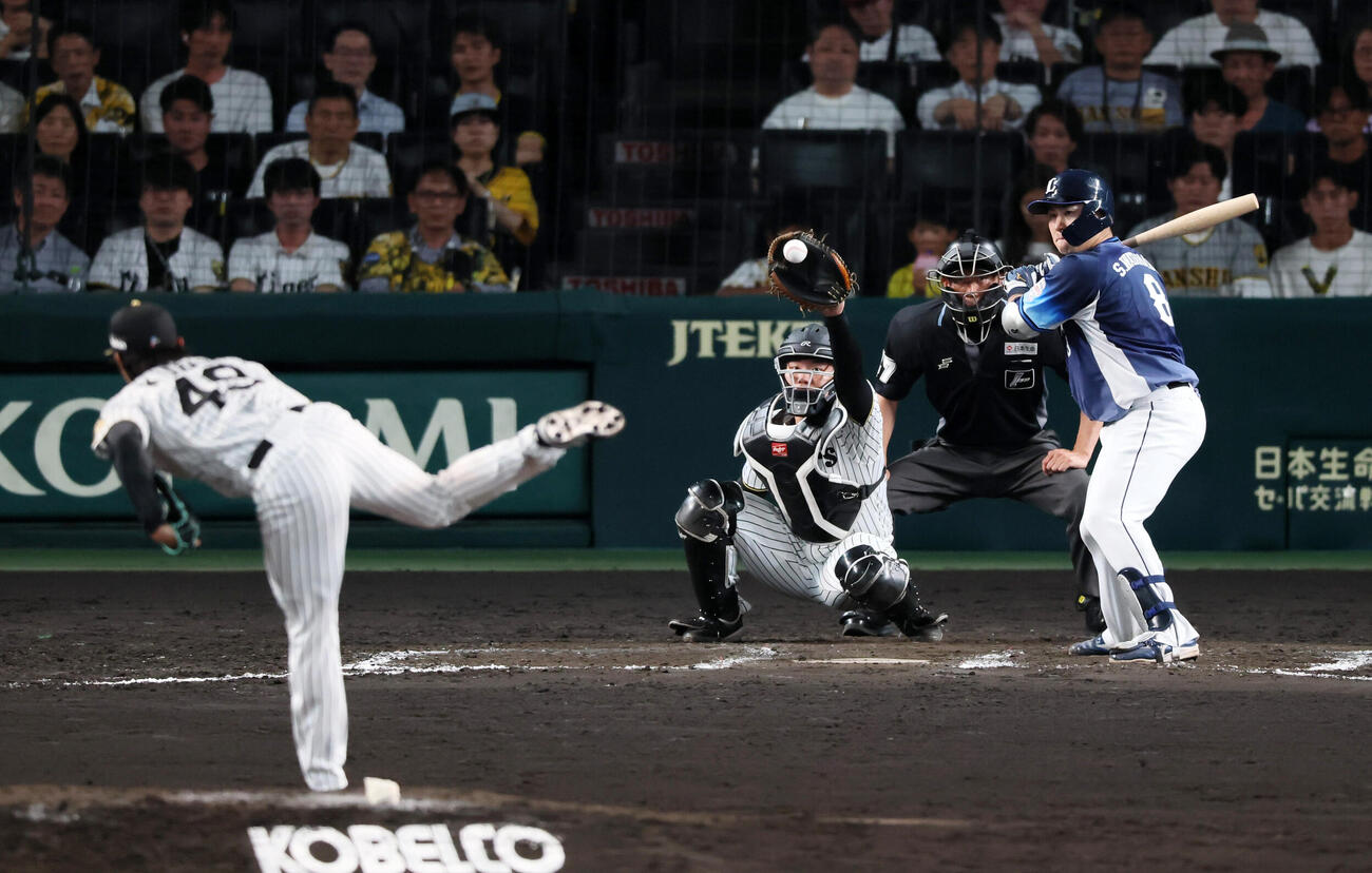阪神対西武　9回表西武2死、工藤泰成は渡部聖弥に対し球速160キロのボールを投げる（撮影・加藤哉）