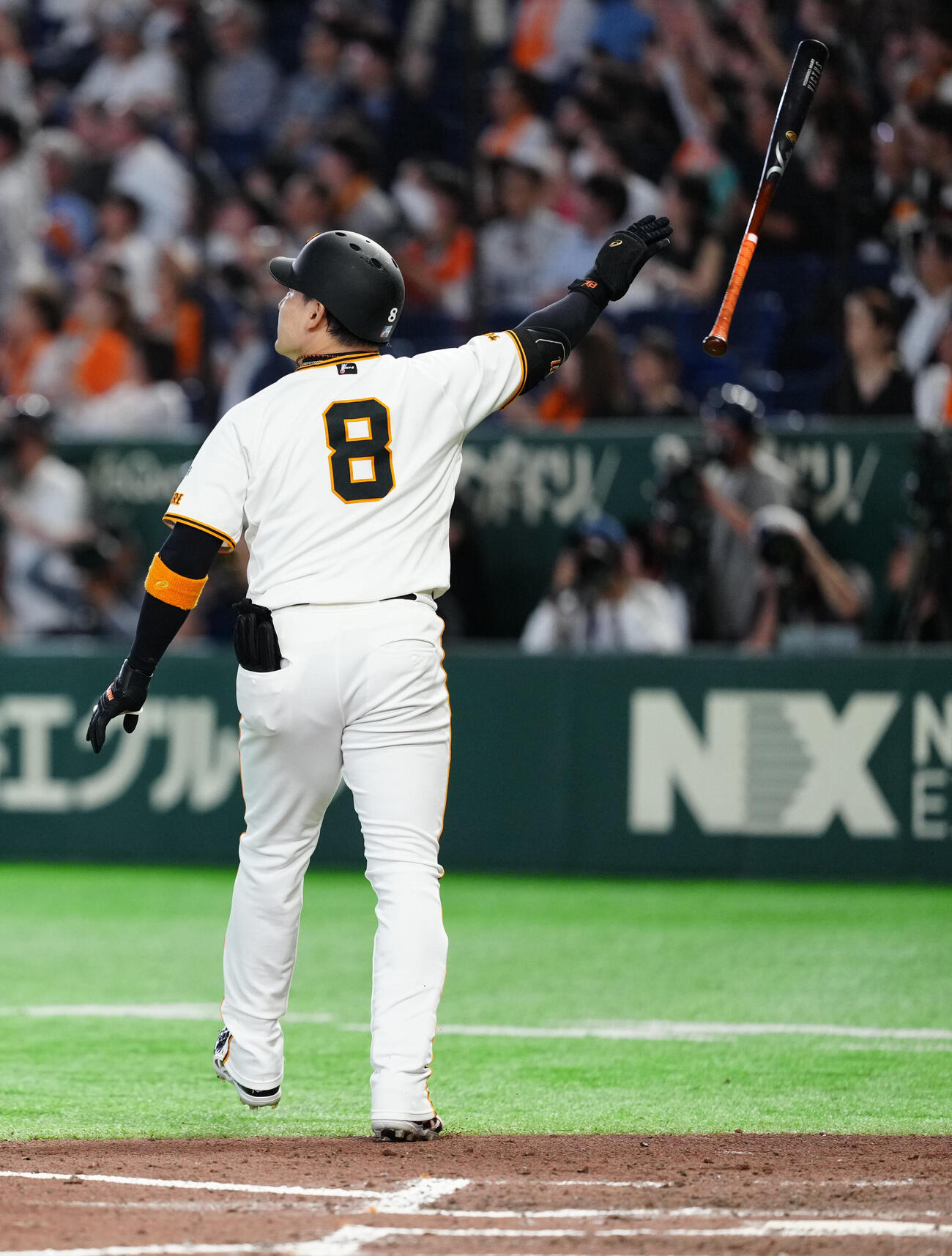 交流戦　巨人対オリックス　8回裏巨人1死満塁、満塁本塁打を放つ代打丸佳浩（撮影・江口和貴）