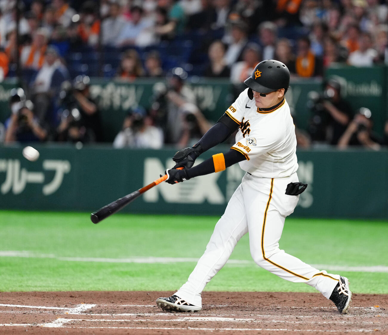 交流戦　巨人対オリックス　8回裏巨人1死満塁、満塁本塁打を放つ代打丸佳浩（撮影・江口和貴）