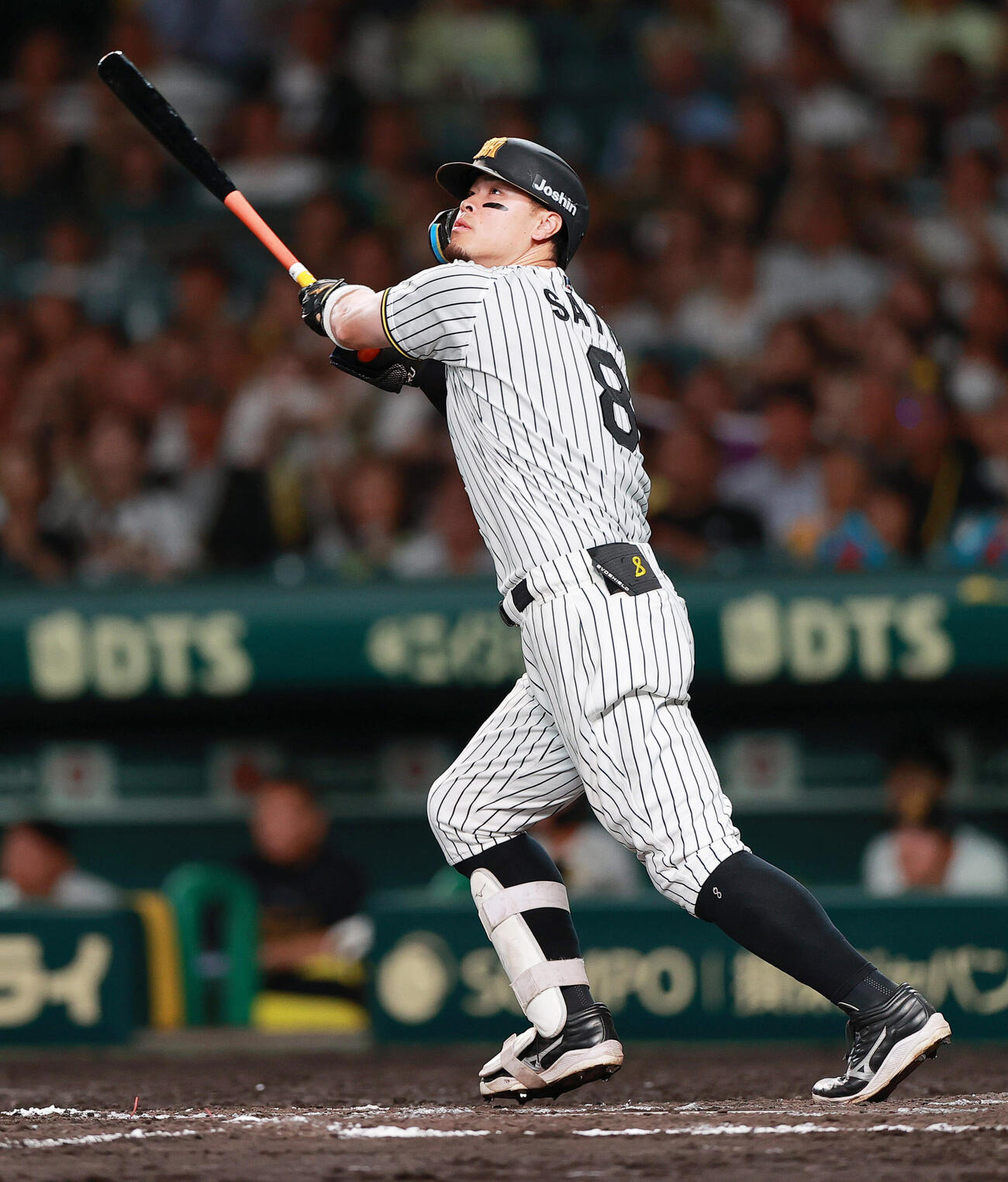 阪神対西武　9回裏阪神無死三塁、佐藤輝明は2点本塁打を放つ（撮影・上山淳一）