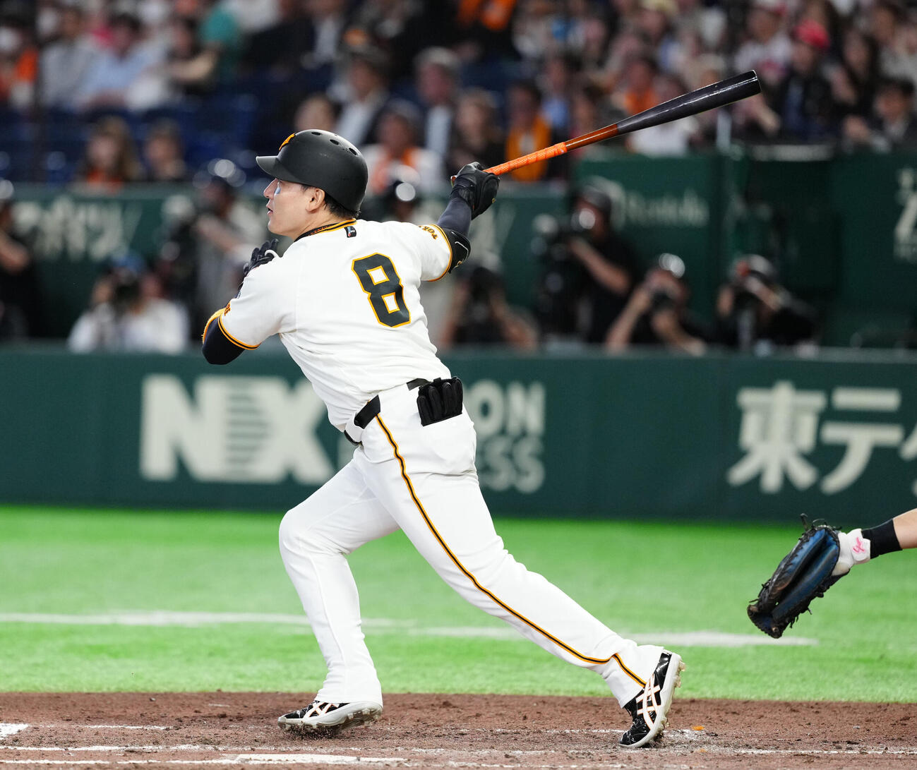 交流戦　巨人対オリックス　8回裏巨人1死満塁、満塁本塁打を放つ代打丸佳浩（撮影・江口和貴）