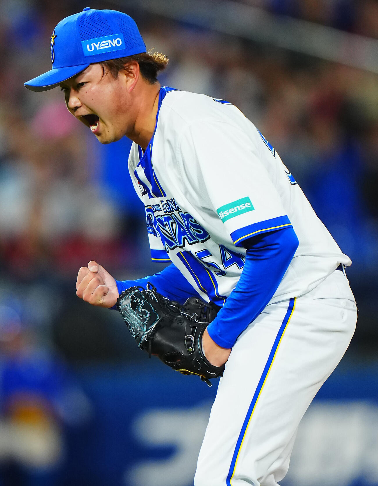 DeNA対楽天　6回表楽天2死二、三塁、黒川史陽を空振り三振に仕留め雄たけびをあげる石田裕太郎（撮影・垰建太）