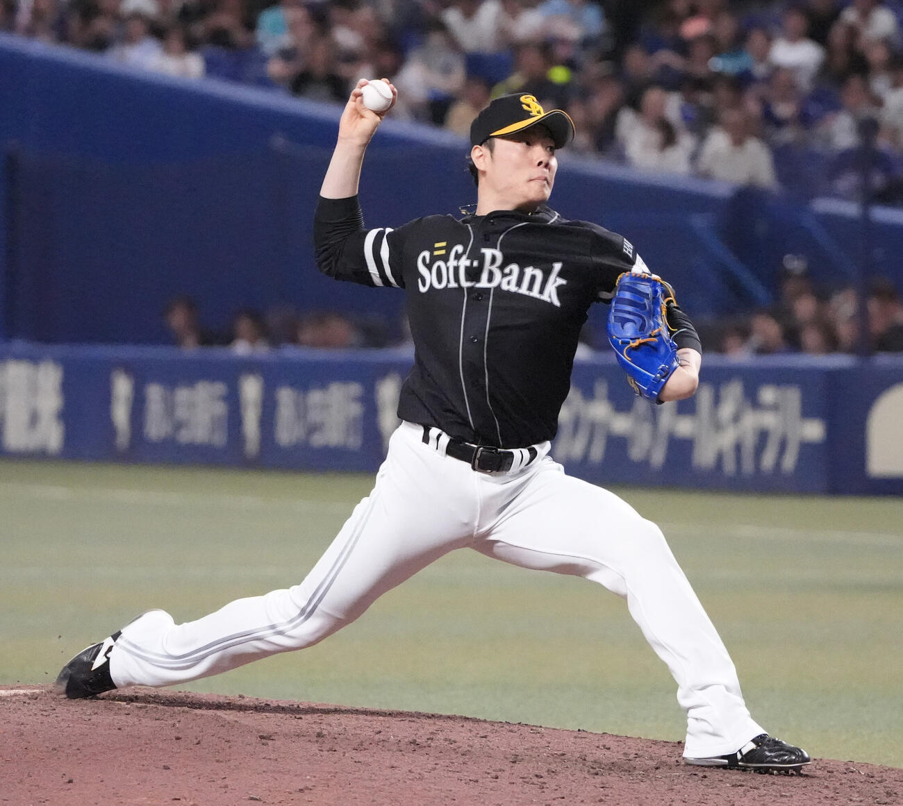 プロ野球交流戦中日対ソフトバンク　8回裏、ソフトバンク5番手で登板する松本裕樹（撮影・森本幸一）