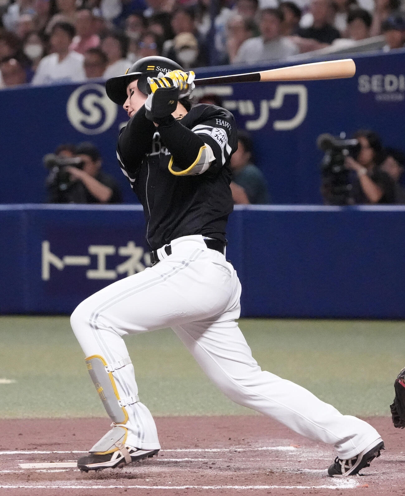 プロ野球交流戦中日対ソフトバンク　6回表ソフトバンク2死二、三塁、2点適時打を放つ正木智也（撮影・森本幸一）