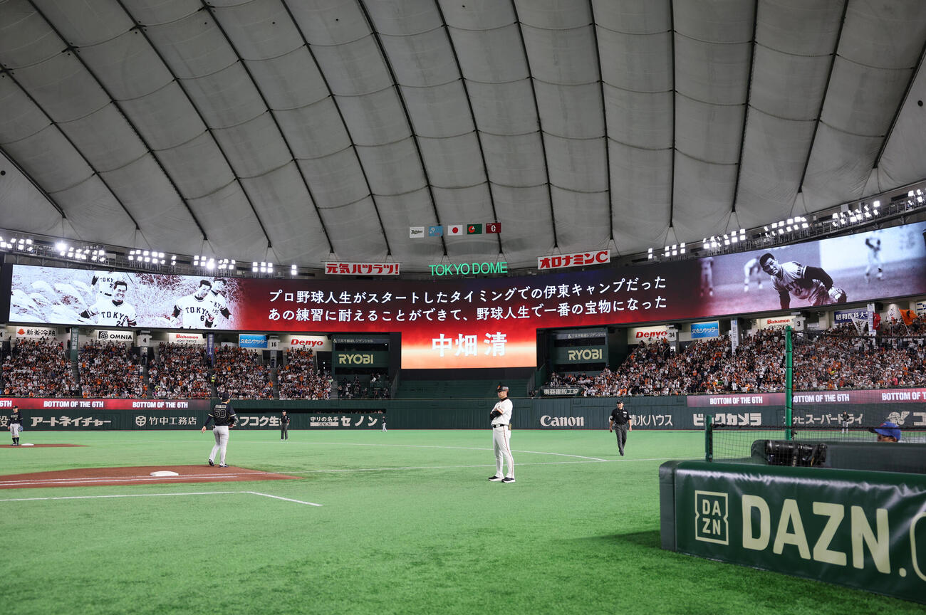 巨人対オリックス　「FOR3VER6．3～長嶋茂雄～」として開催される試合の6回の攻撃前の特別モニター（撮影・増田悦実）＝2026年6月3日