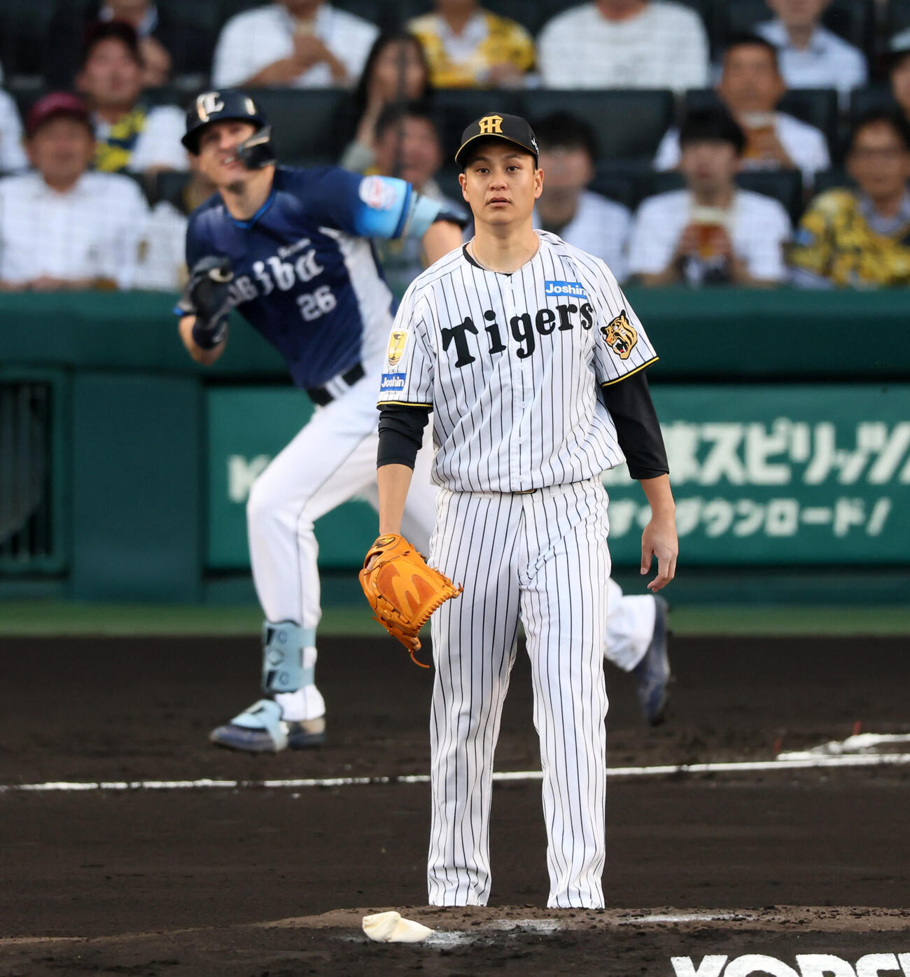 阪神対西武　2回表西武無死大竹耕太郎は、タイラー・ネビンに中越えソロ本塁打を浴びる（撮影・加藤哉）
