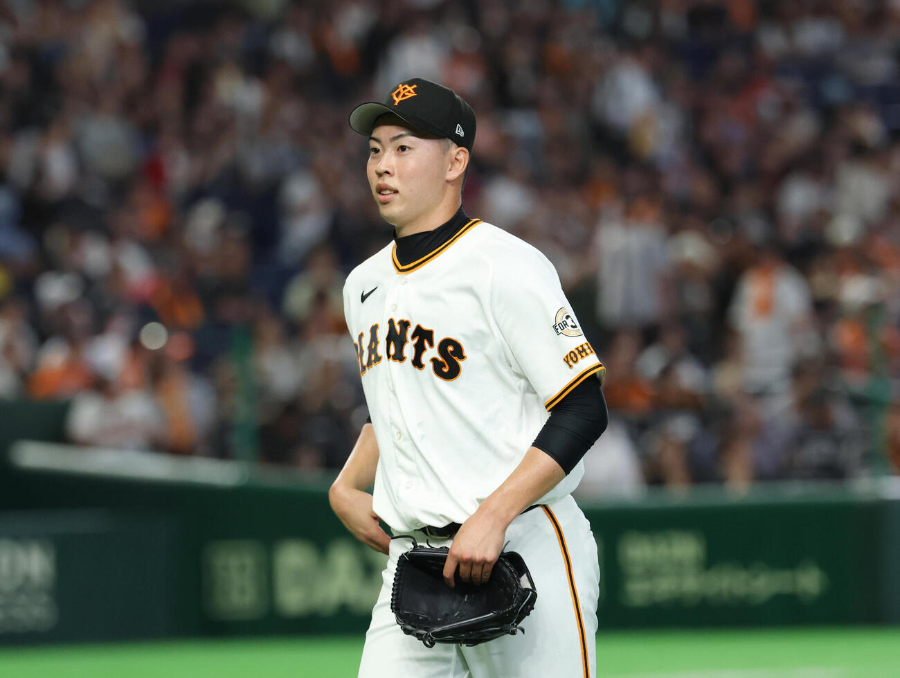 巨人対オリックス　6回表オリックス1死二、三塁、マウンドを降りる森田駿哉（撮影・増田悦実）