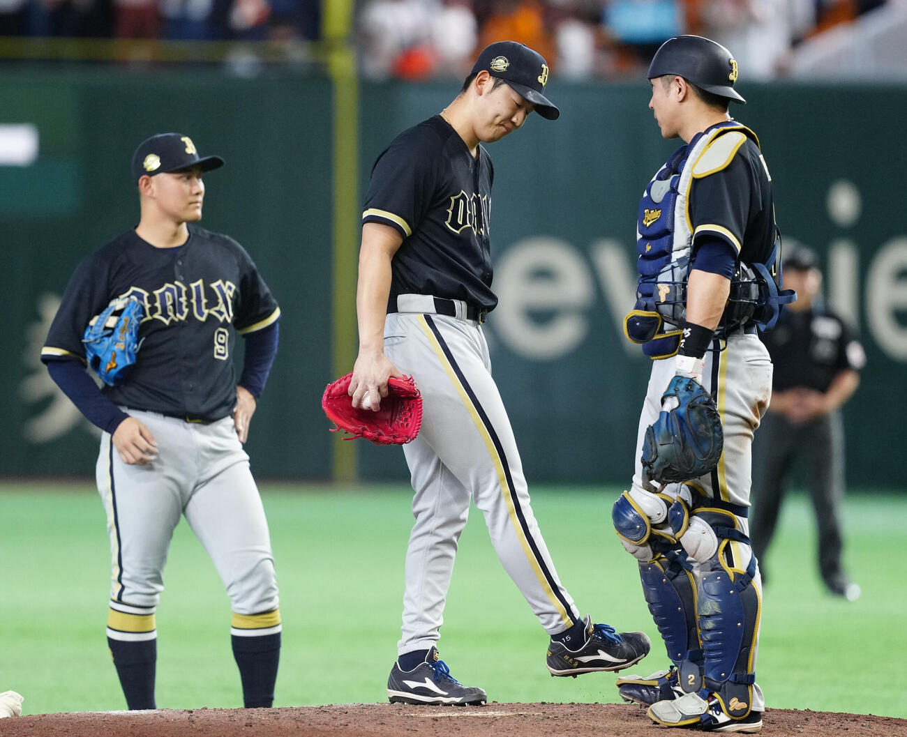 交流戦　巨人対オリックス　8回裏途中、降板するオリックス2番手の椋木蓮（撮影・江口和貴）