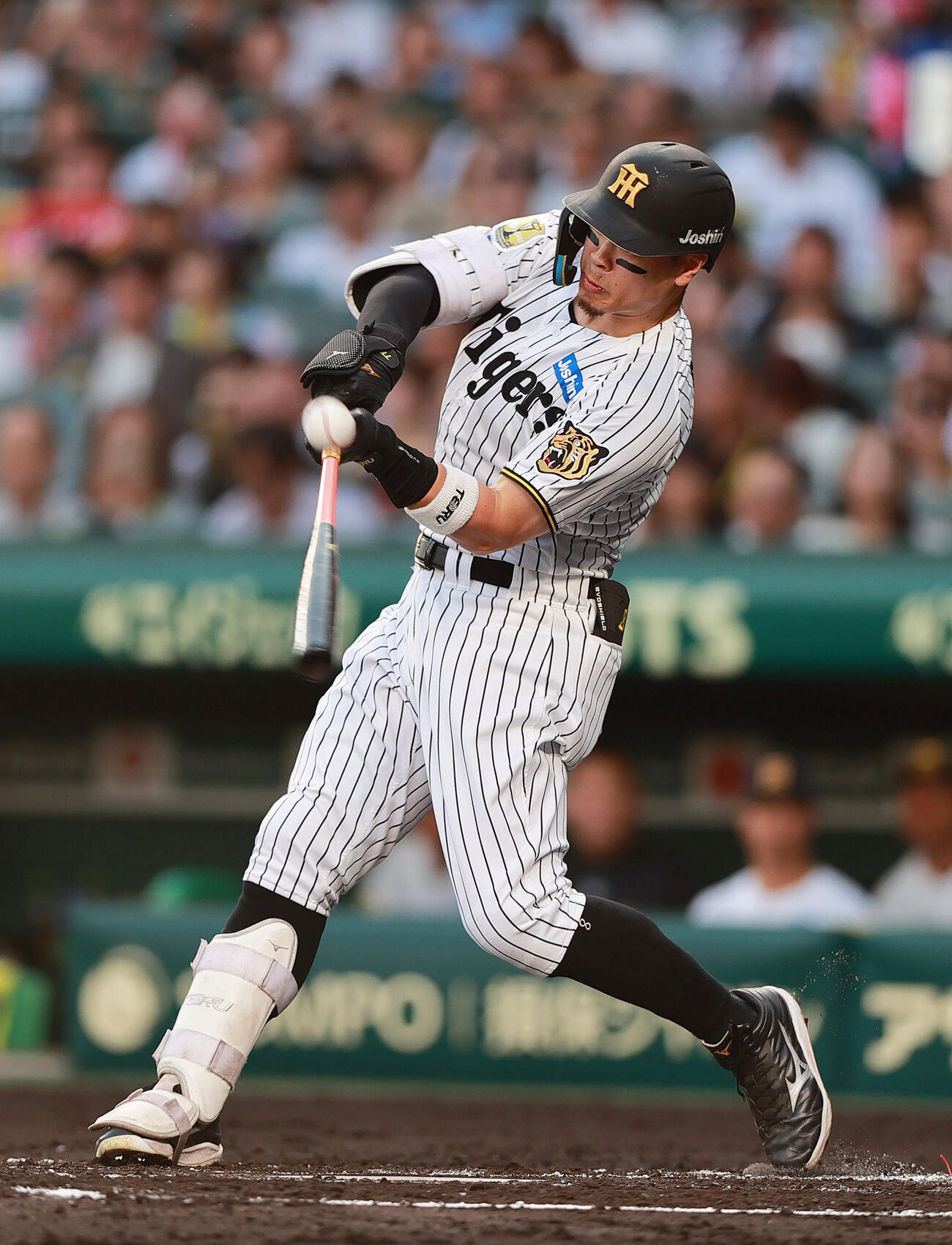 阪神対西武　2回裏阪神無死、佐藤輝明は左前打を放つ（撮影・上山淳一）