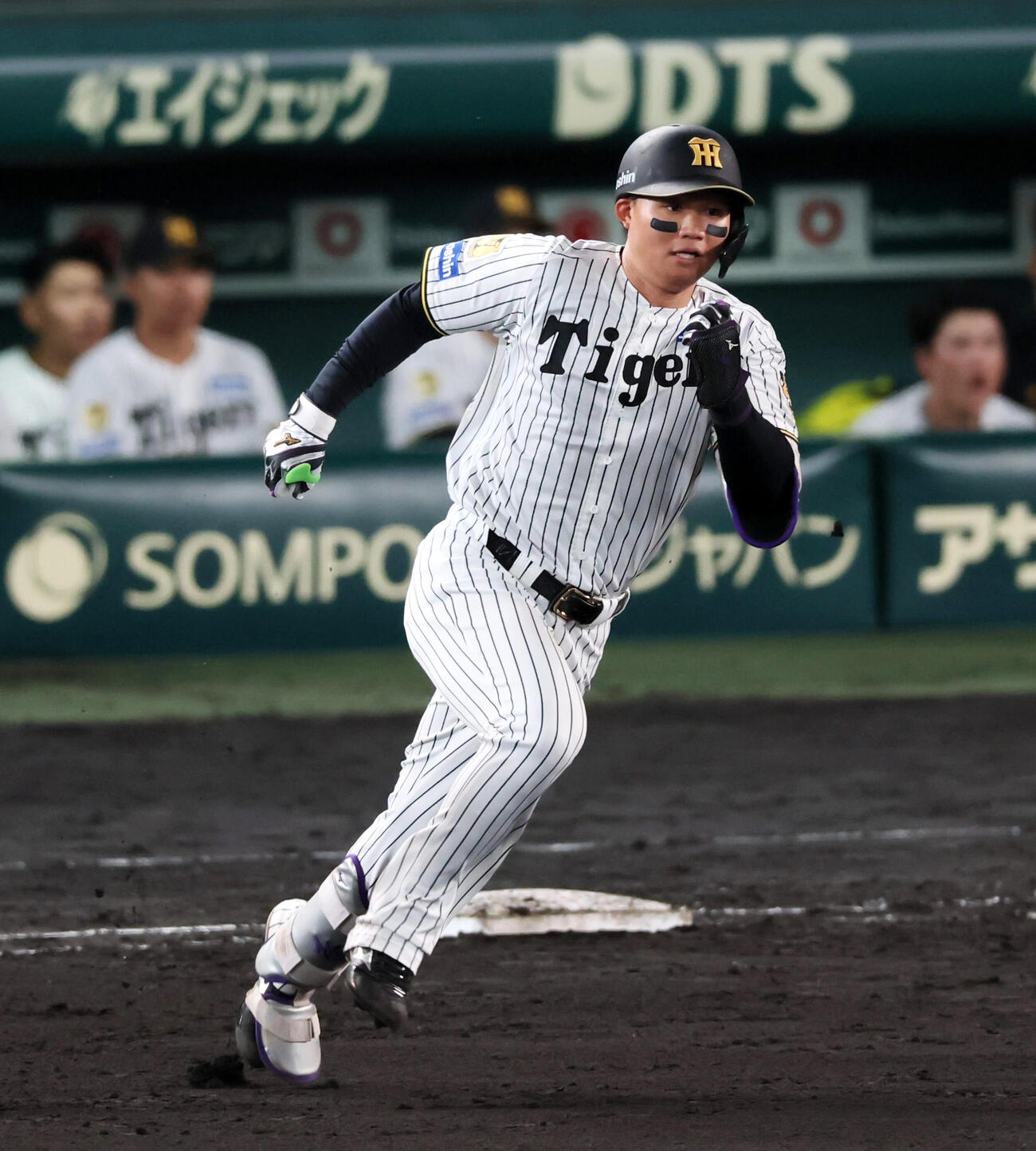 阪神対西武　9回裏阪神無死、森下翔太は左中間越えに三塁打を放つ（撮影・加藤哉）