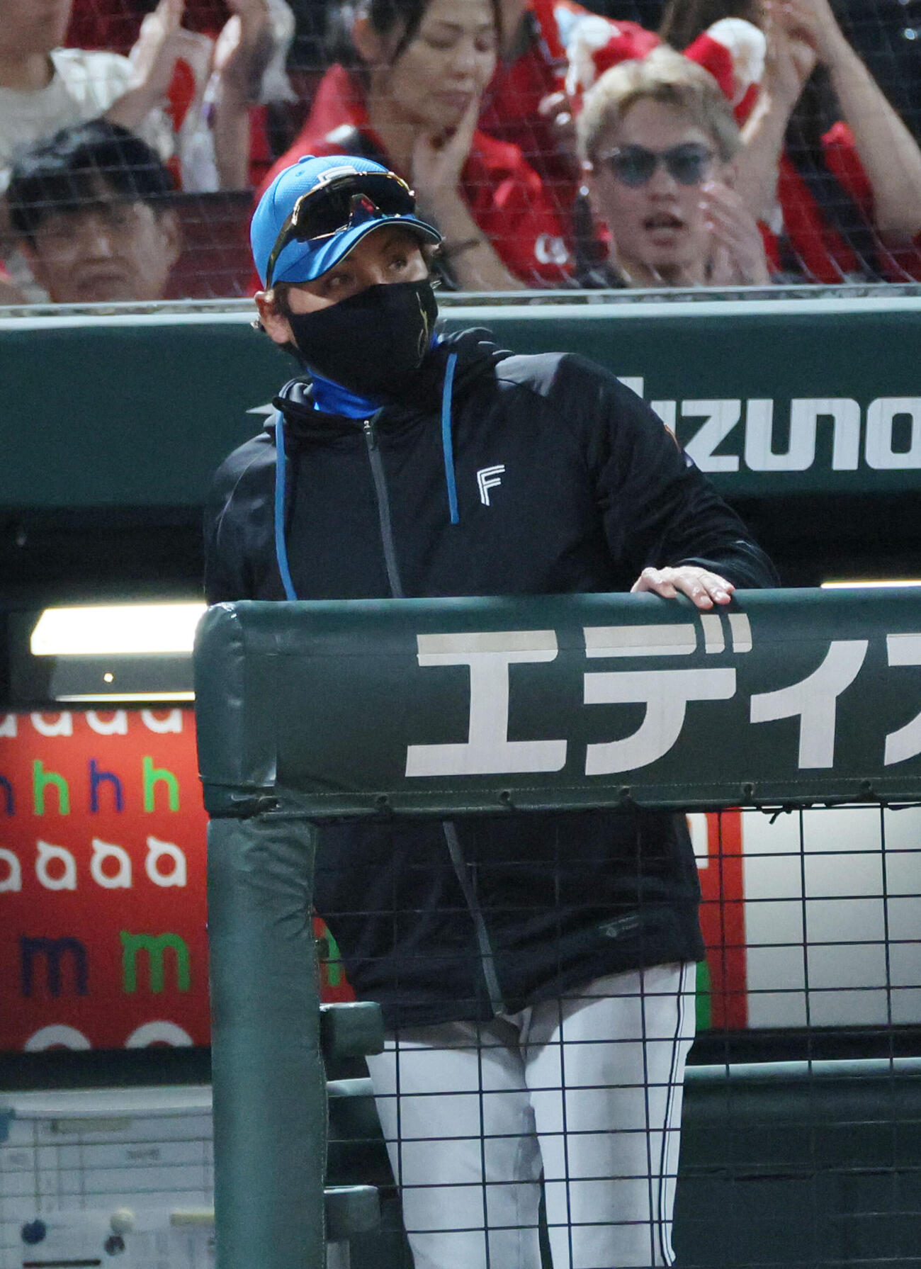 広島対日本ハム　敗れた日本ハム新庄剛志監督（撮影・加藤孝規）