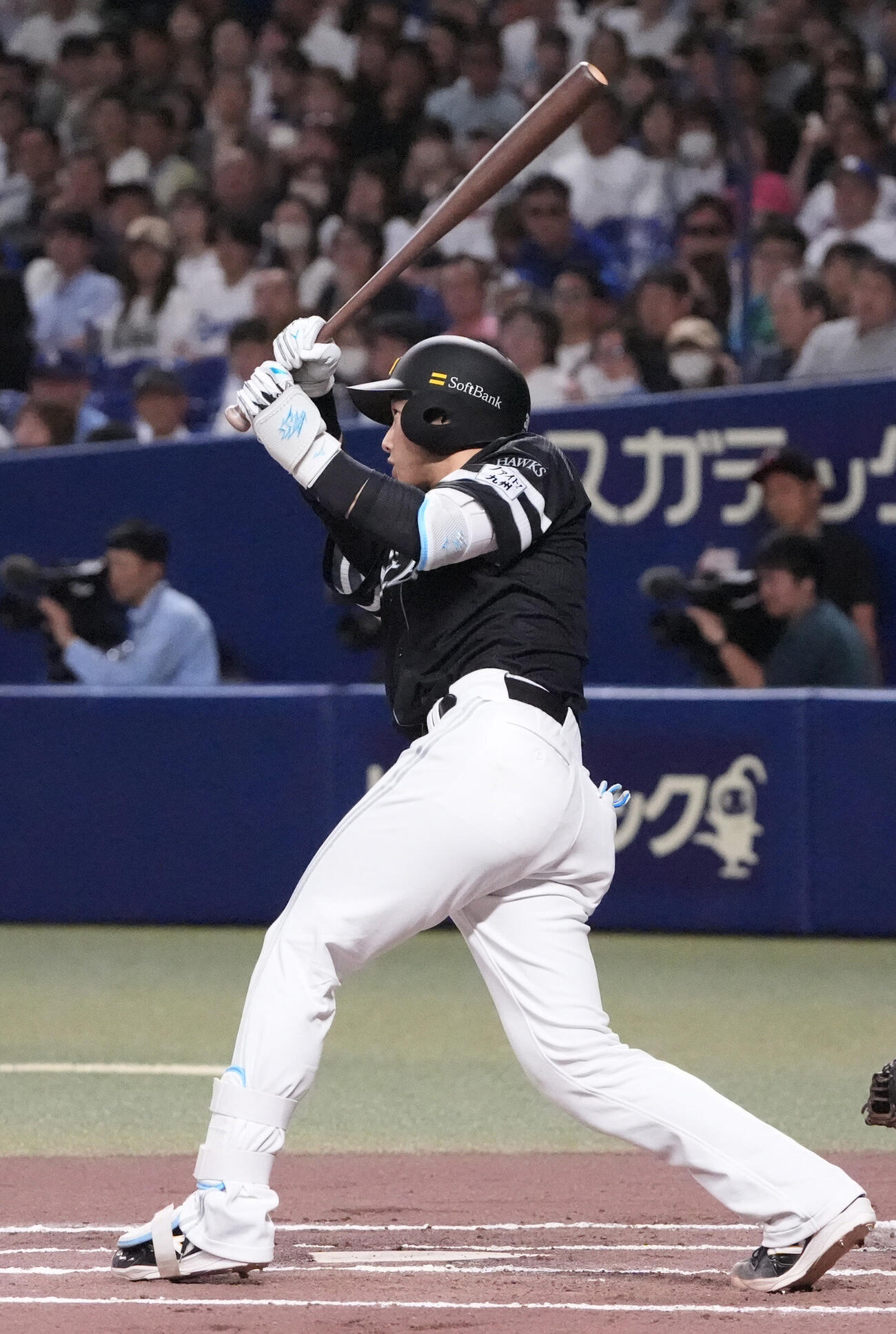 プロ野球交流戦中日対ソフトバンク　6回表ソフトバンク無死二塁、適時打を放つ山本祐大（撮影・森本幸一）