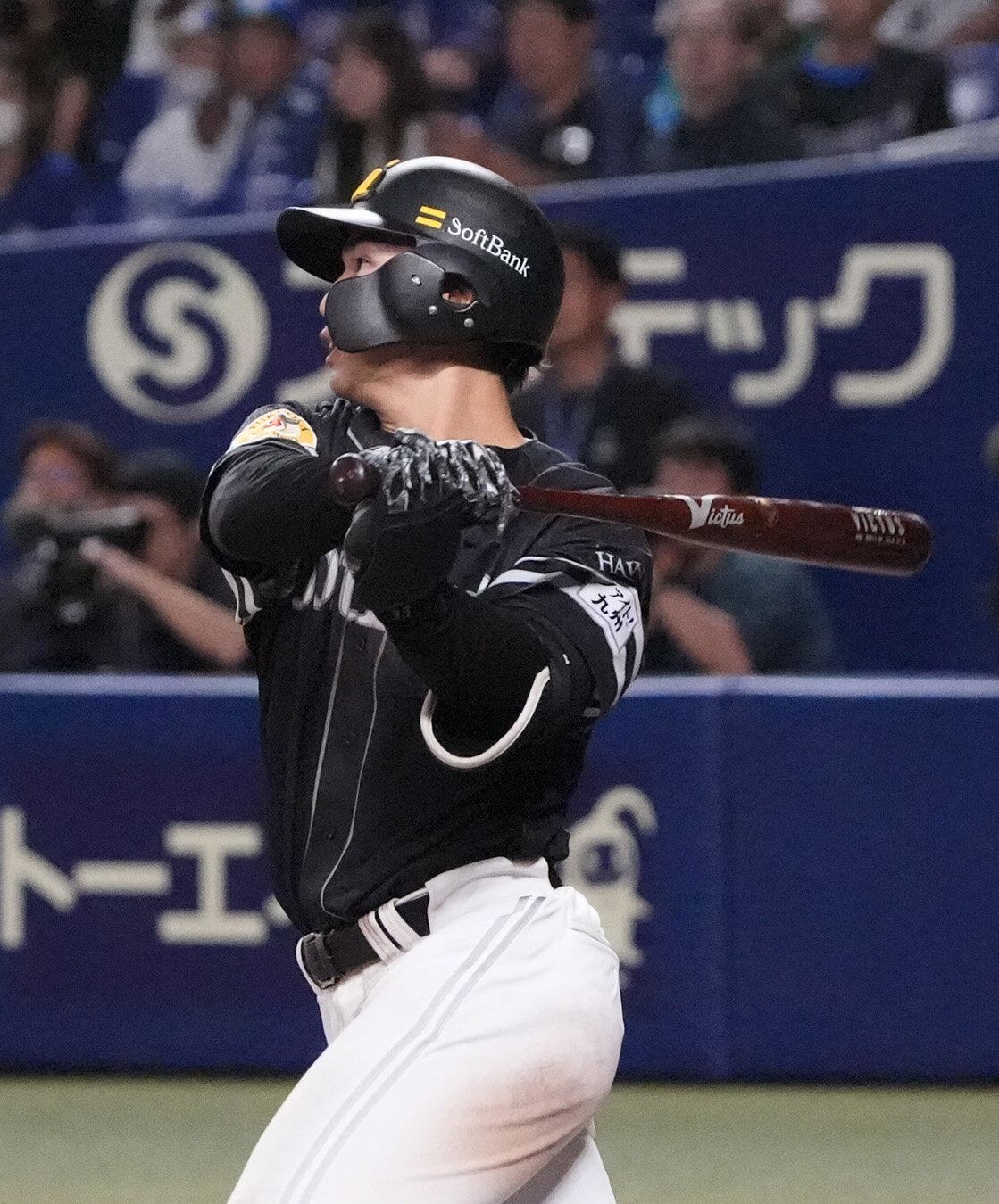 プロ野球交流戦中日対ソフトバンク　11回表ソフトバンク1死満塁、2点適時二塁打を放つ広瀬隆太（撮影・森本幸一）