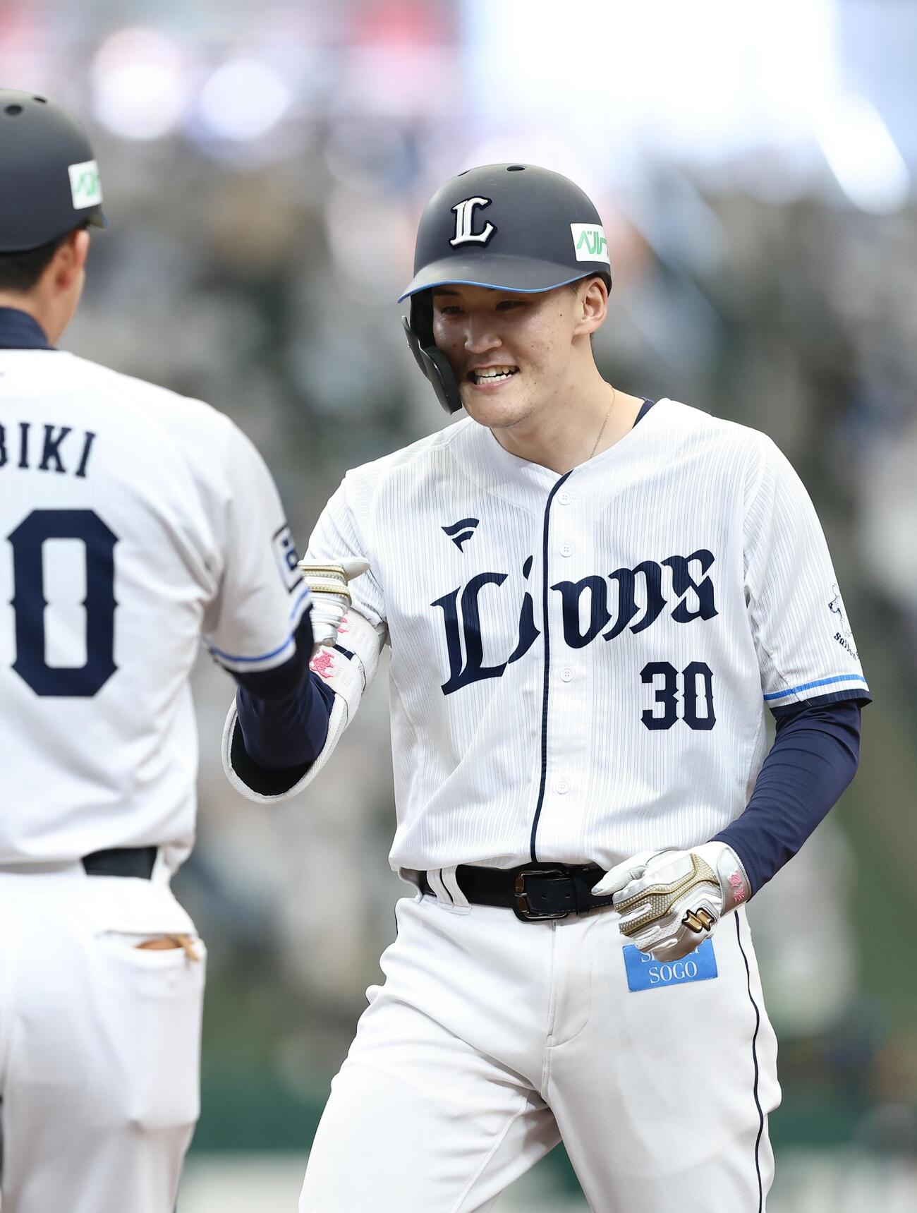2025年4月、オリックス戦で右前打を放ち出塁する西武時代の元山