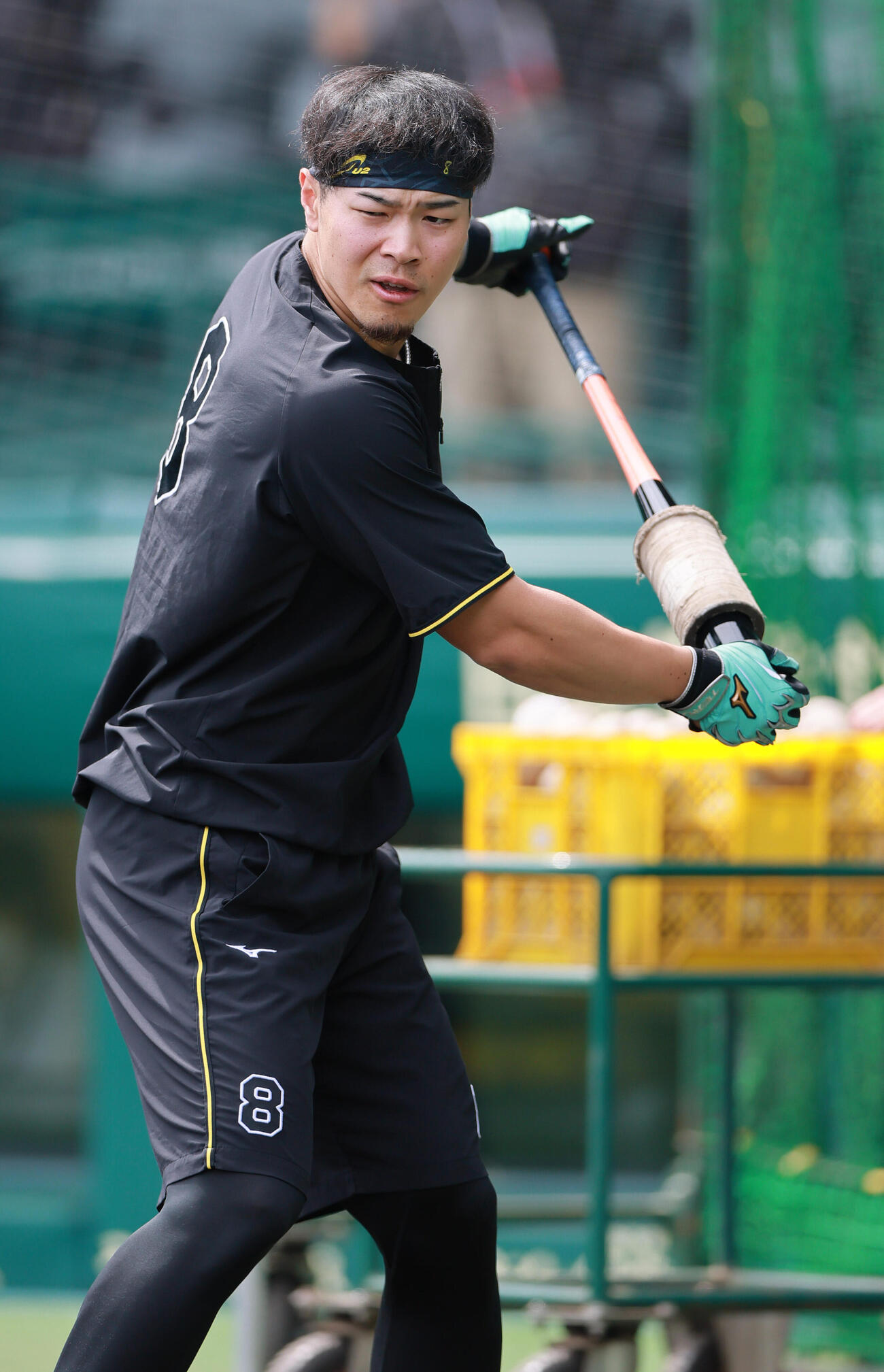 阪神対西武　試合前の練習に励む阪神佐藤輝明（撮影・上山淳一）