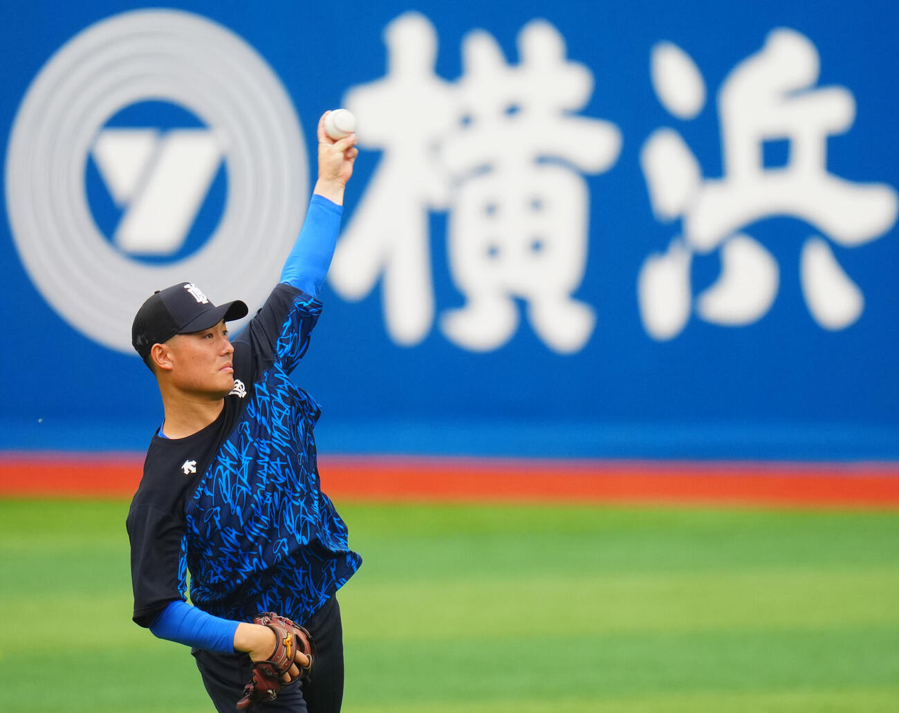 DeNA対楽天　試合前練習に臨むDeNA庄司陽斗（撮影・垰建太）