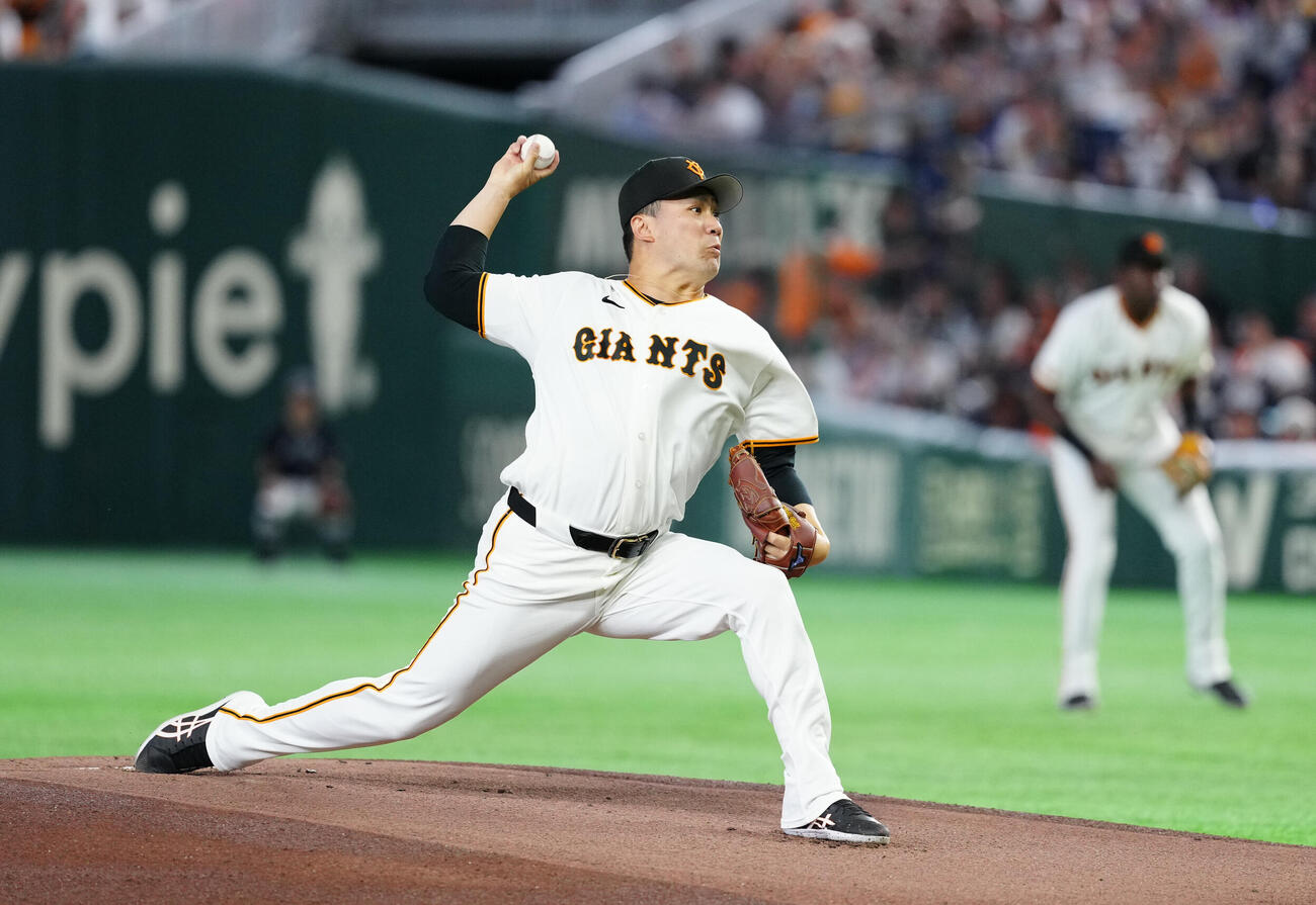 巨人対オリックス　巨人先発の田中将大（撮影・江口和貴）