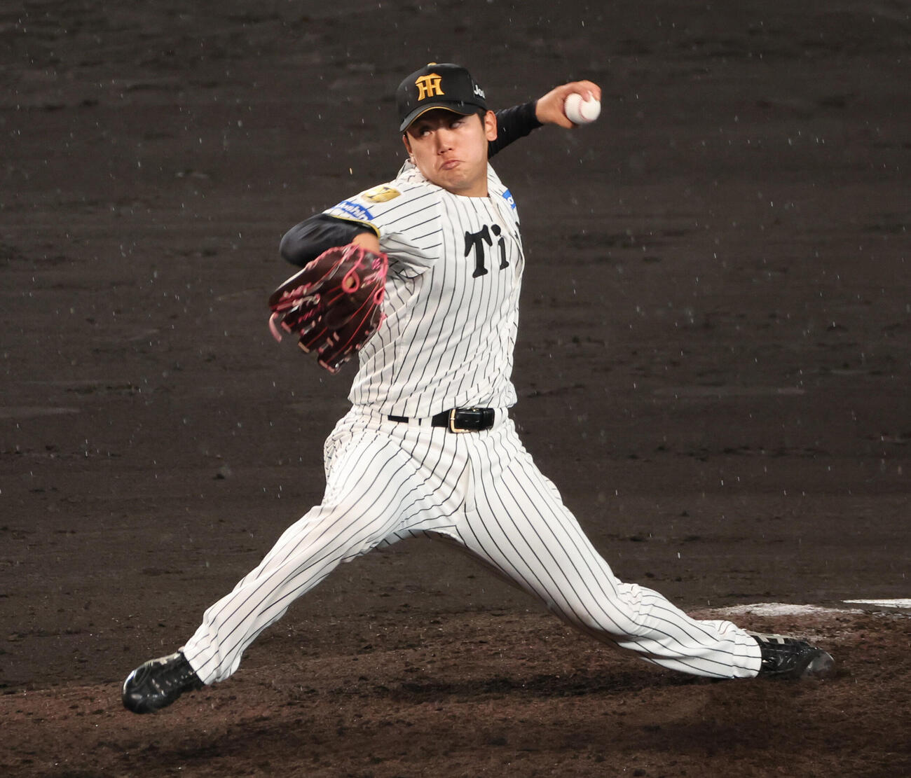 阪神対西武　6回から登板の阪神3番手門別啓人（撮影・西尾就之）