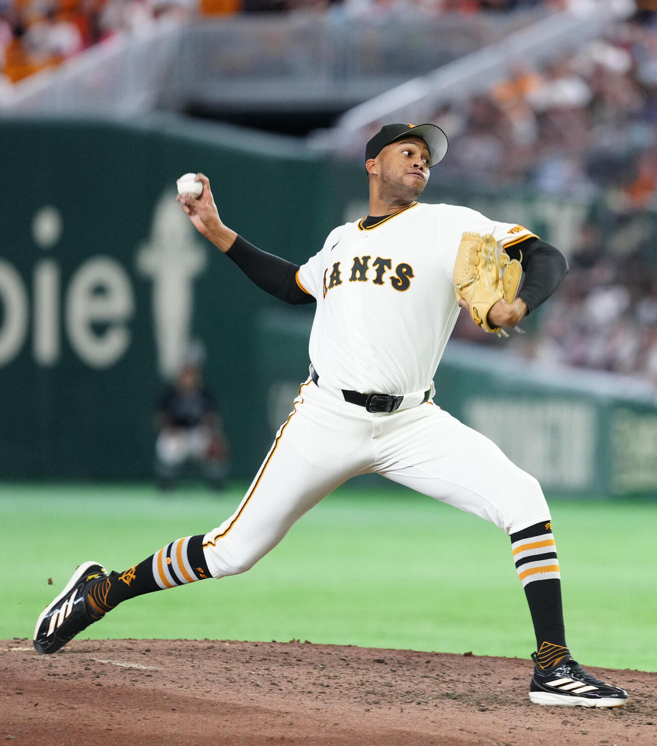 巨人対オリックス　最後を締めた巨人3番手のライデル・マルティネス（撮影・江口和貴）