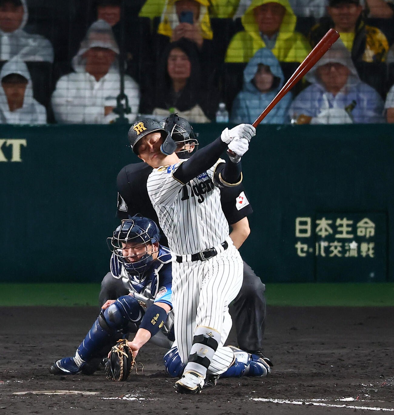 阪神対西武　9回裏阪神2死二、三塁、代打坂本誠志郎は三振に倒れ試合終了（撮影・加藤哉）