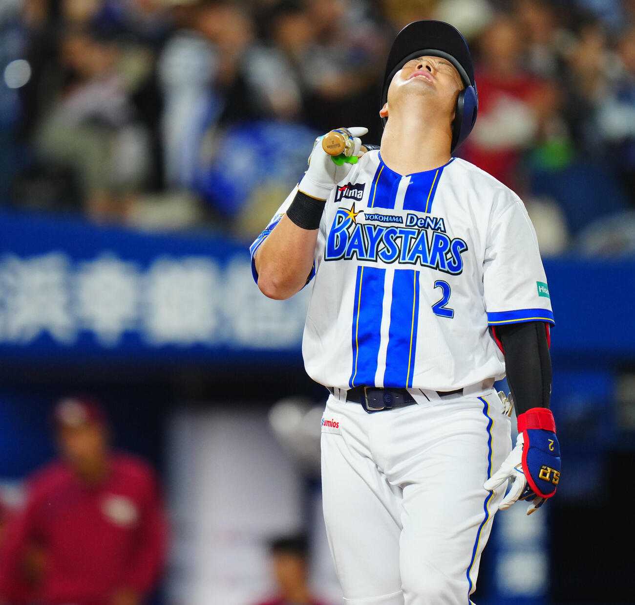 DeNA対楽天　3回裏DeNA無死一塁、見逃しの三振に倒れ悔しげな牧秀悟（撮影・垰建太）