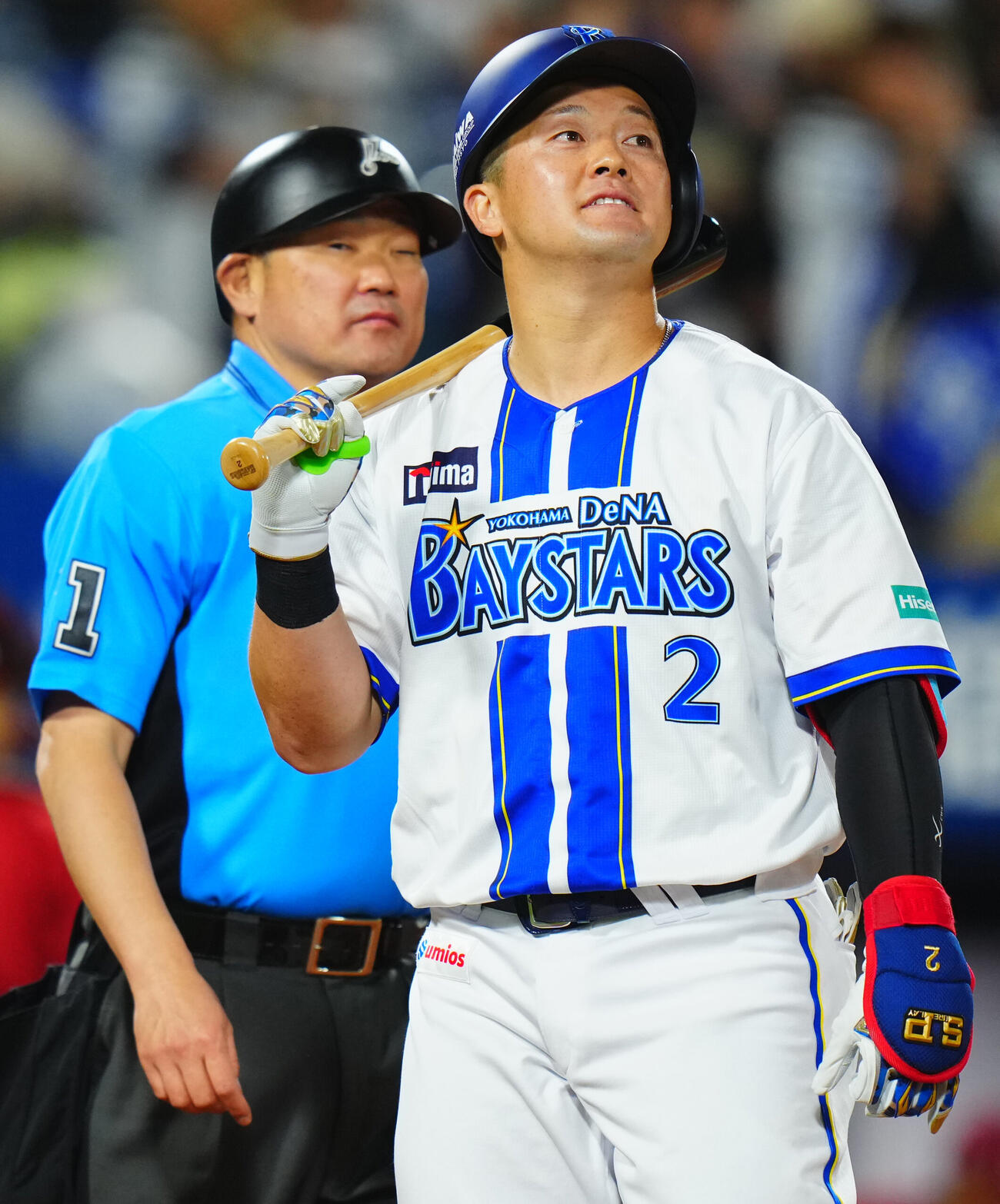 DeNA対楽天　3回裏DeNA無死一塁、見逃しの三振に倒れ悔しげな牧秀悟（撮影・垰建太）