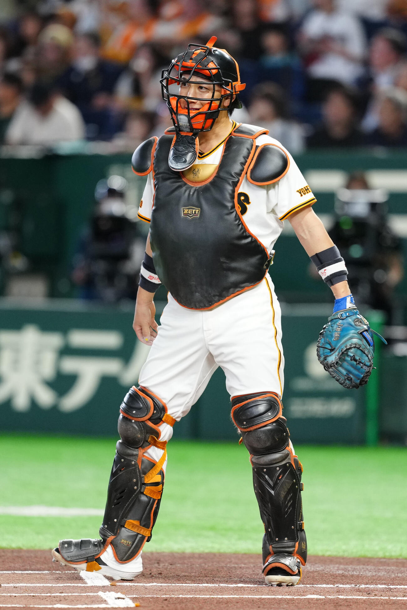 巨人対オリックス　1回表、守備に就く巨人捕手の小林誠司（撮影・江口和貴）
