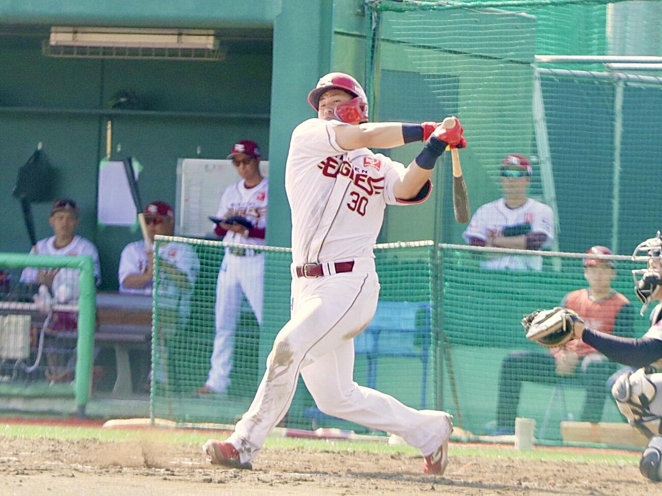 ファームリーグ楽天対ロッテ　猛打賞の活躍をした楽天繁永晟内野手（撮影・高橋香奈）