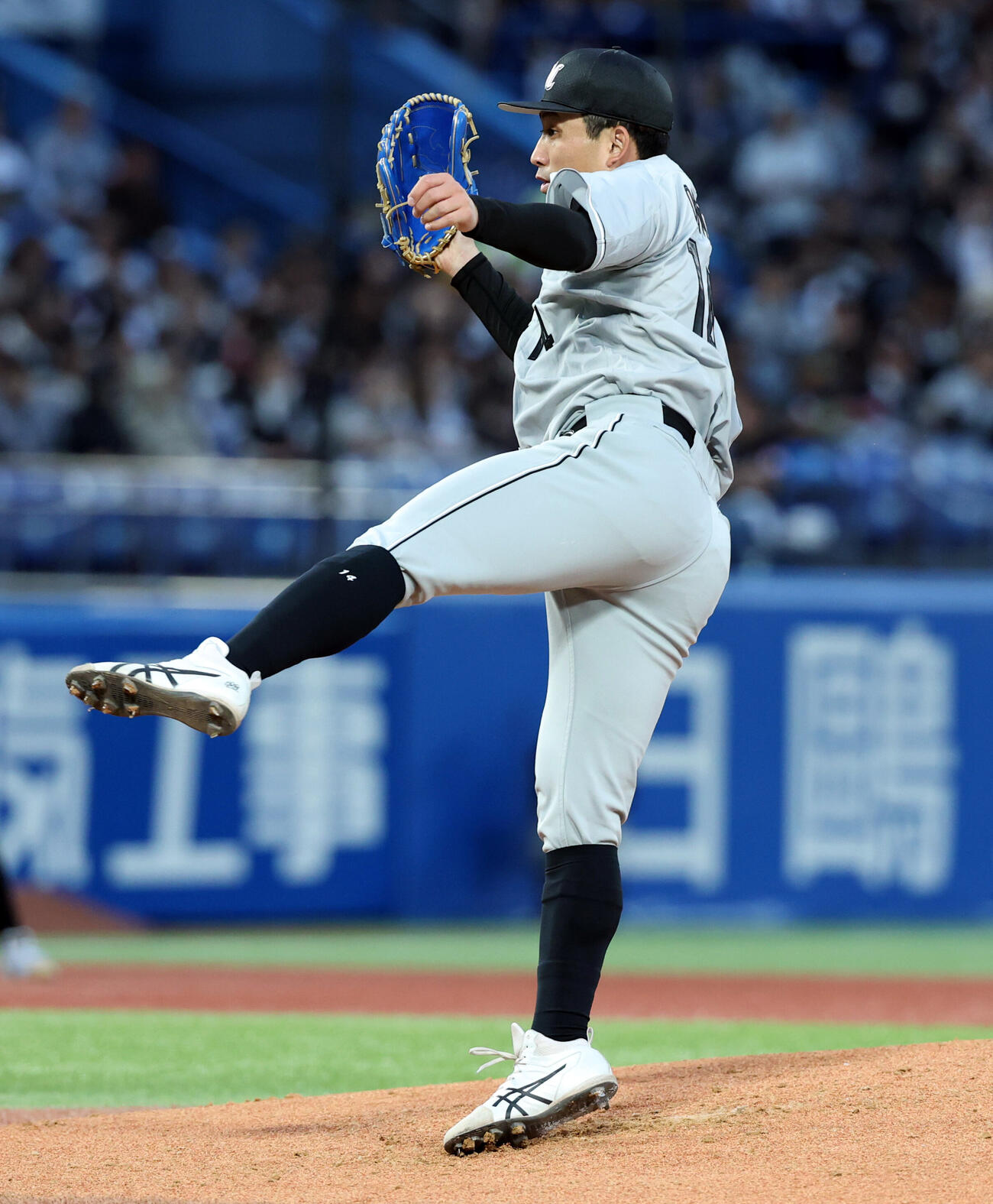 ヤクルト対ロッテ　力投するロッテ先発の小島和哉（撮影・浅見桂子）
