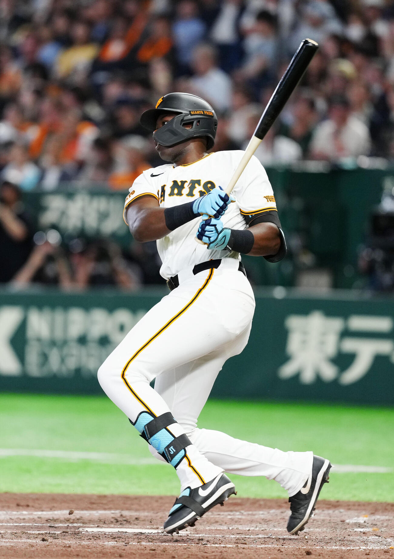巨人対オリックス　5回裏巨人無死、遊撃内野安打とするフリアン・ティマ（撮影・江口和貴）