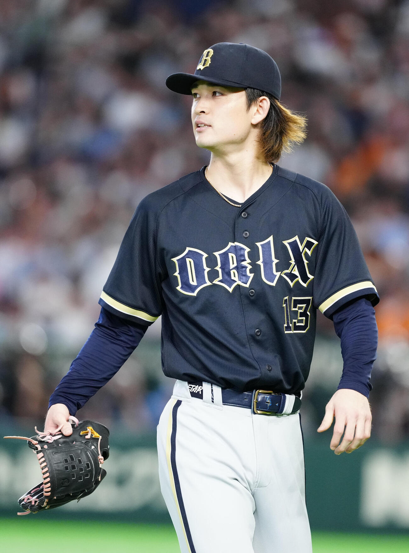 巨人対オリックス　8回裏終了後、ベンチに引き揚げるオリックス2番手の寺西成騎（撮影・江口和貴）