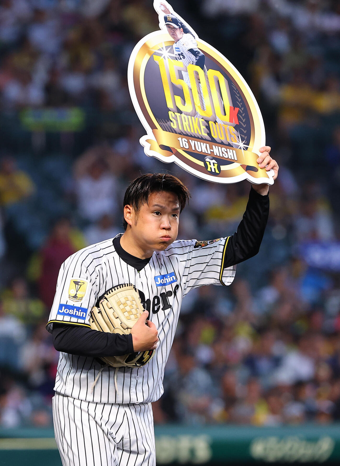 阪神対西武　1500奪三振を達成した西勇輝（撮影・上田博志）