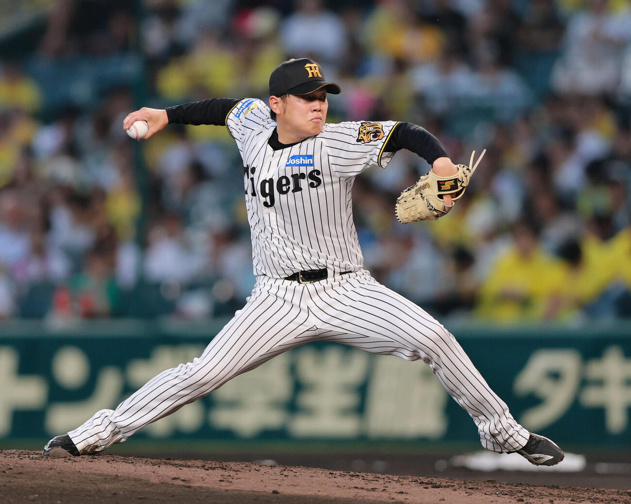 阪神対西武　3回表西武無死、西勇輝はアレクサンダー・カナリオを見逃し三振に仕留め通算1500奪三振を記録する（撮影・上山淳一）＝2026年6月4日