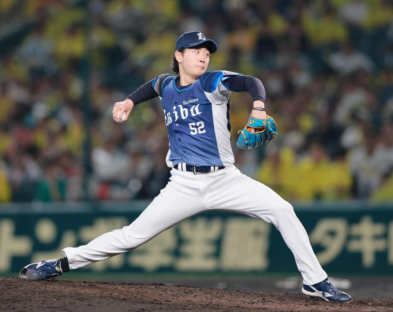 阪神対西武　8回裏に登板する西武篠原響（撮影・上山淳一）