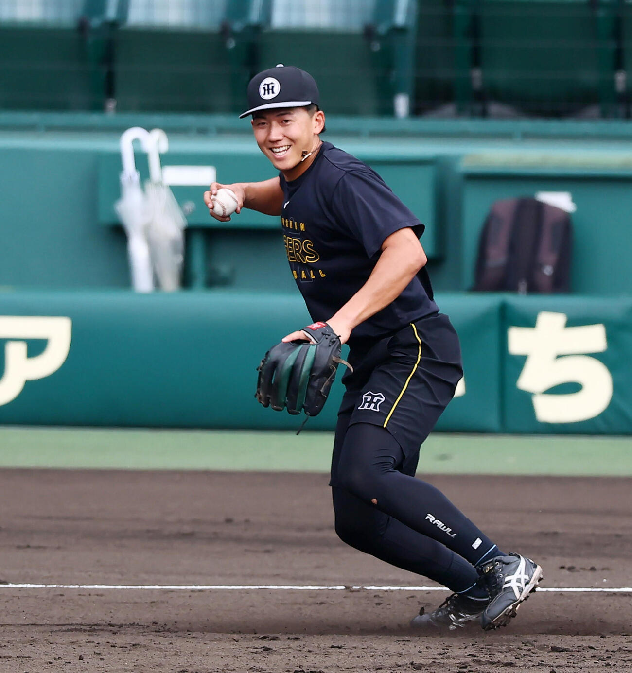 阪神対楽天　守備練習する阪神立石正広（撮影・加藤哉）