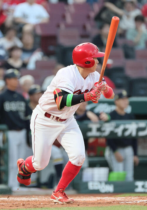 【広島】小が大を制す！　勝田成がジェリーと「身長差50 センチ対決・第２ラウンド」で左前打